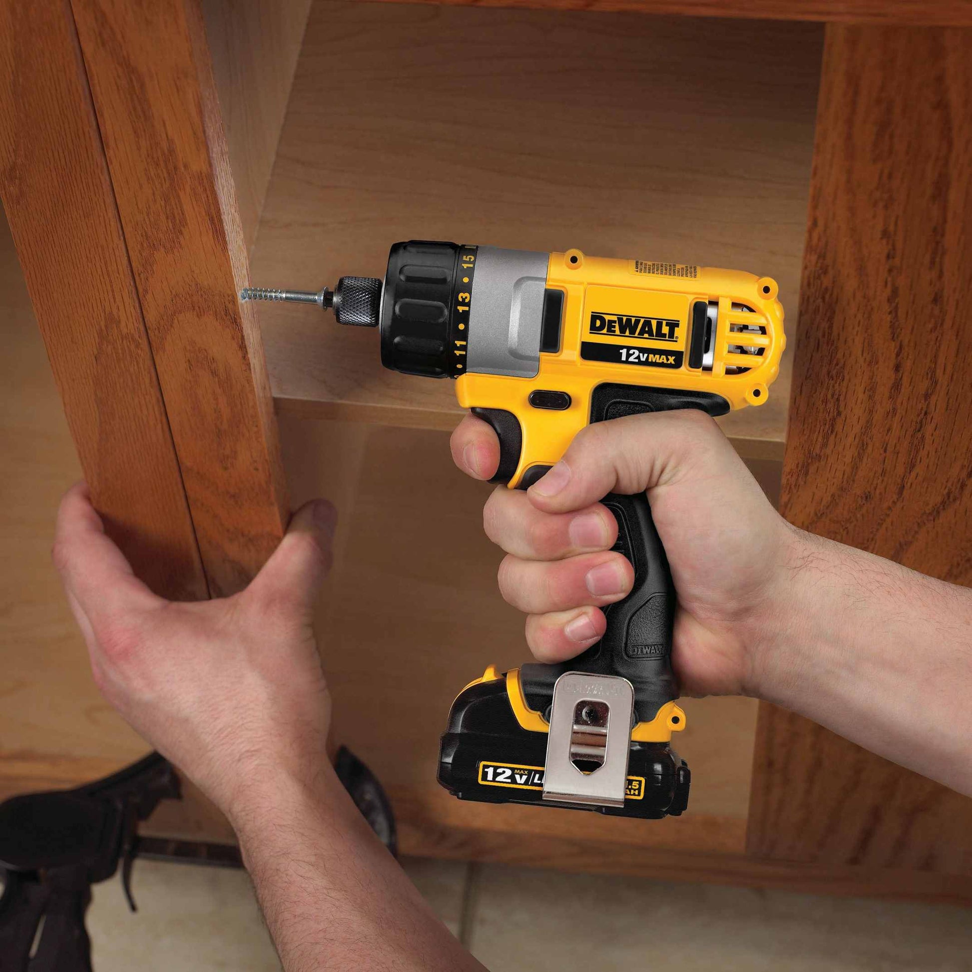 DeWalt DCF610S2 12V MAX 1/4" Screwdriver Kit