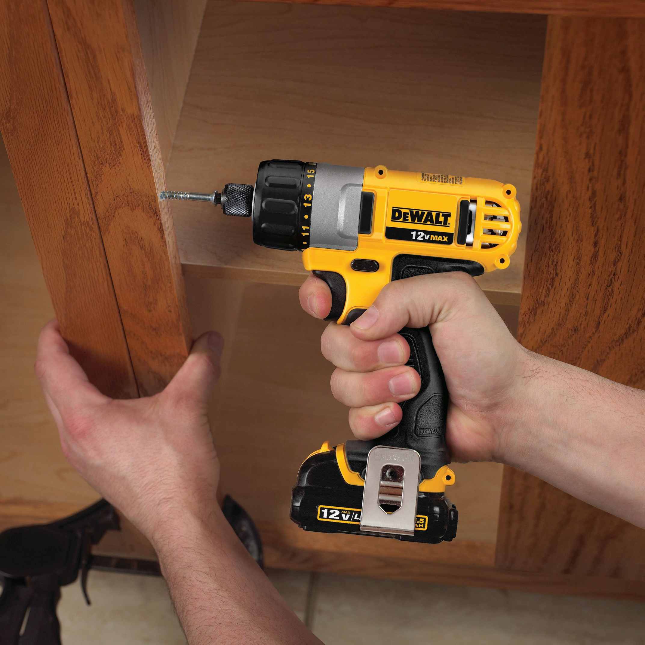 DeWalt DCF610S2 12V MAX 1/4" Screwdriver Kit