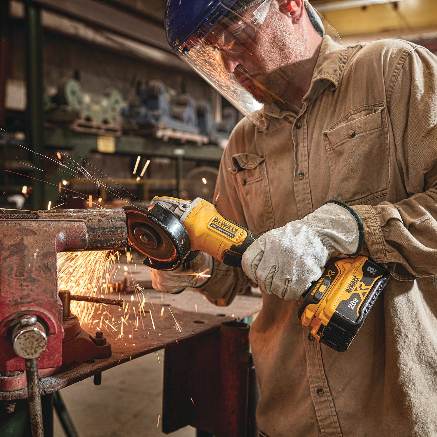 DeWalt DCG415W1 20V MAX XR Brushless 4-1/2 - 5 Inch Switch Small Angle Grinder 8.0Ah Kit