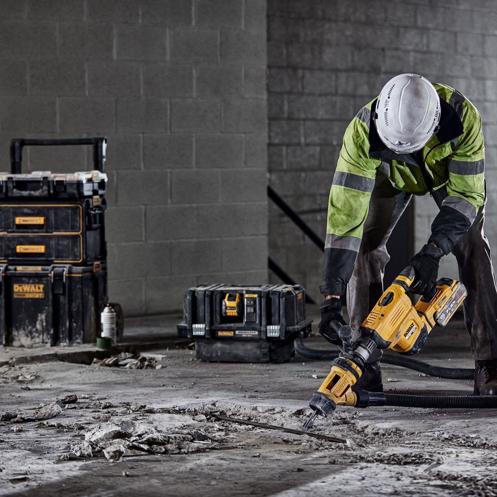 DEWALT DCH832X1 60V Max 15 Lb. Cordless SDS Max Chipping Hammer Kit