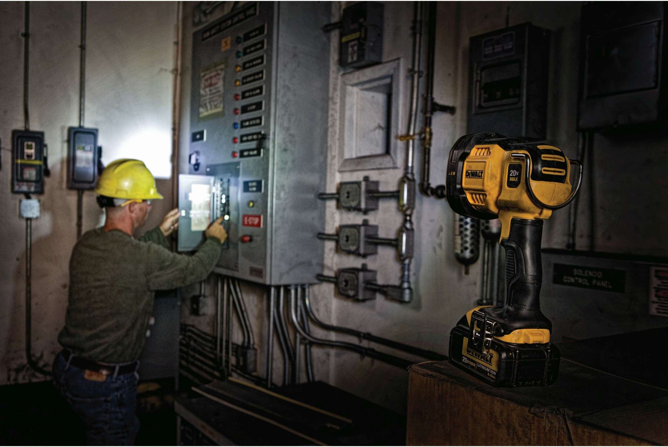 DeWalt DCL043 20V MAX LED Spotlight (PROMO)