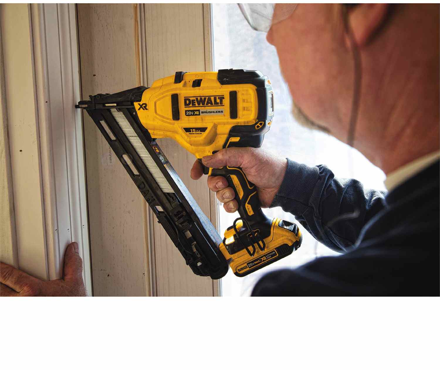 DeWalt DCN650D1 20V Max XR 15 Ga Angled Finish Nailer 2.0Ah Kit