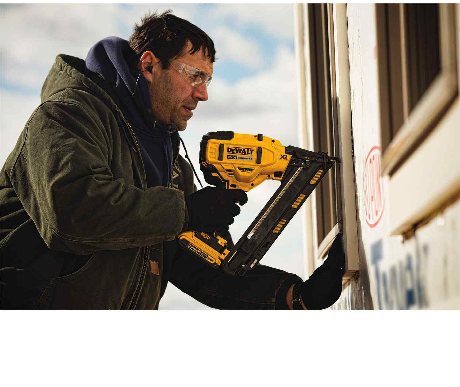 DeWalt DCN650D1 20V Max XR 15 Ga Angled Finish Nailer 2.0Ah Kit