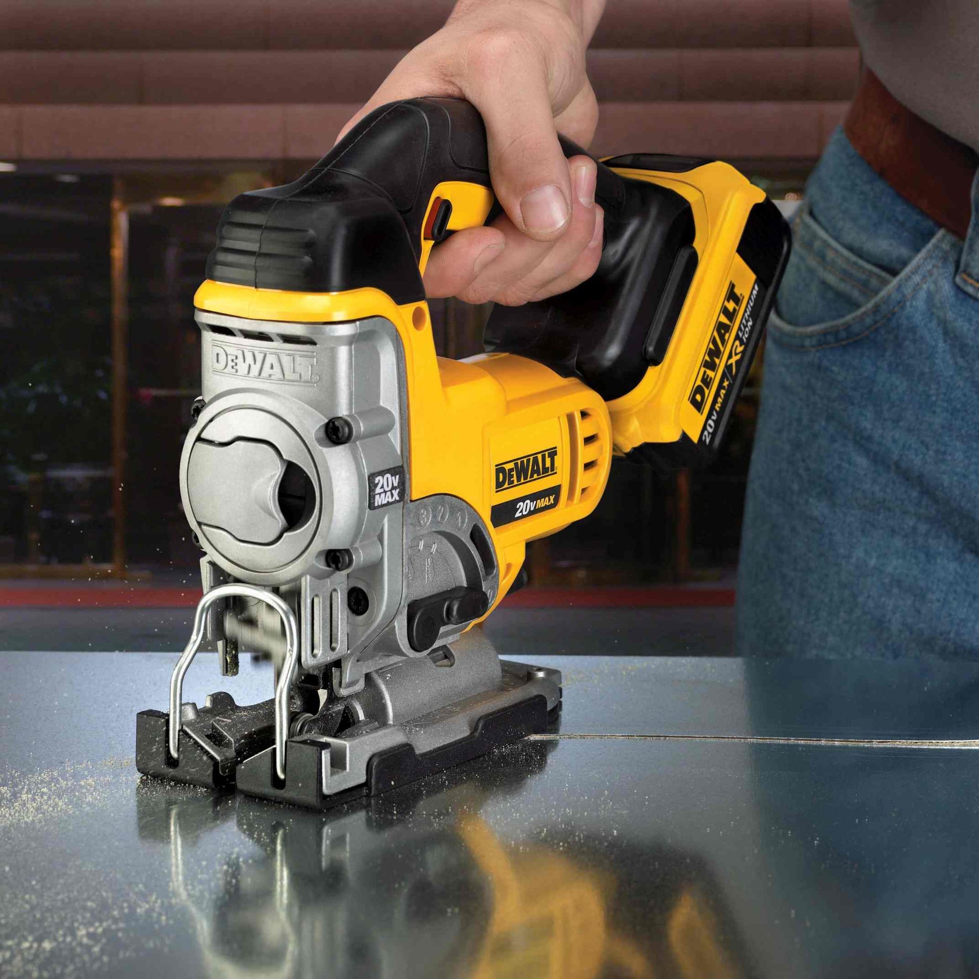 DeWalt DCS331M1 20V MAX Li-lon  JIGSAW 4.0Ah Kit