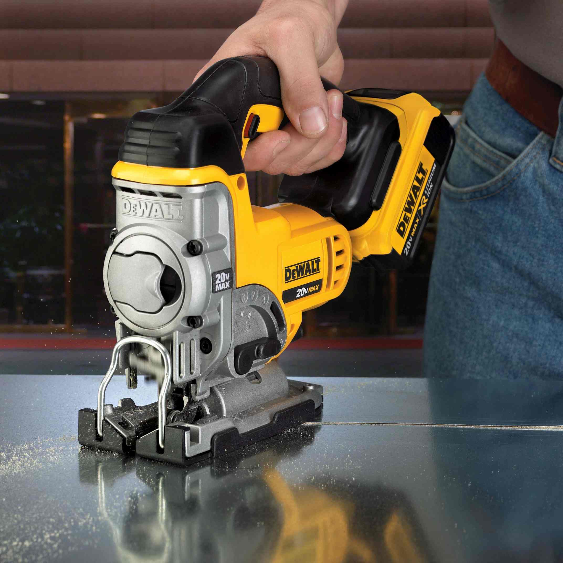 DeWalt DCS331M1 20V MAX Li-lon  JIGSAW 4.0Ah Kit