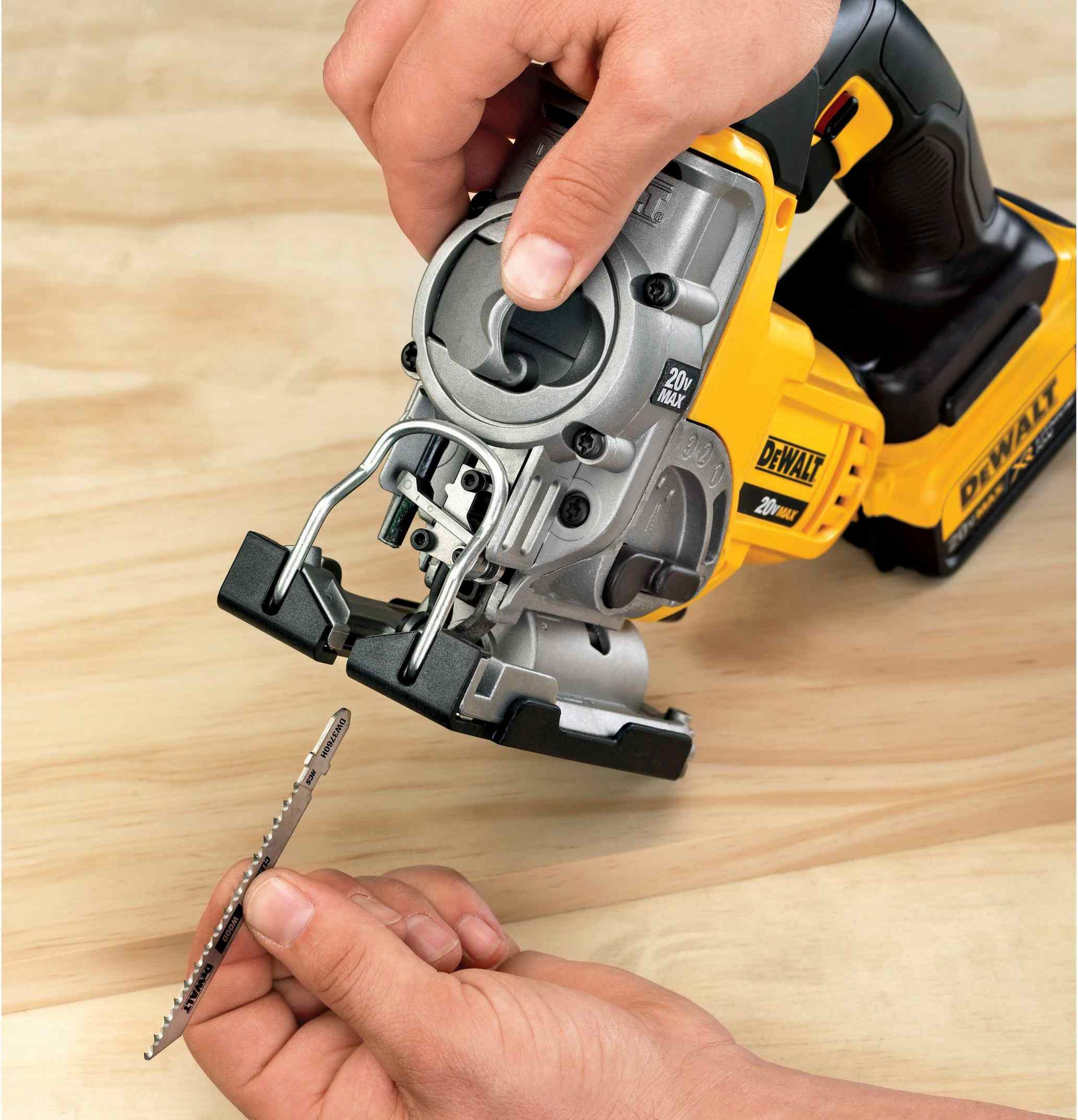 DeWalt DCS331M1 20V MAX Li-lon  JIGSAW 4.0Ah Kit