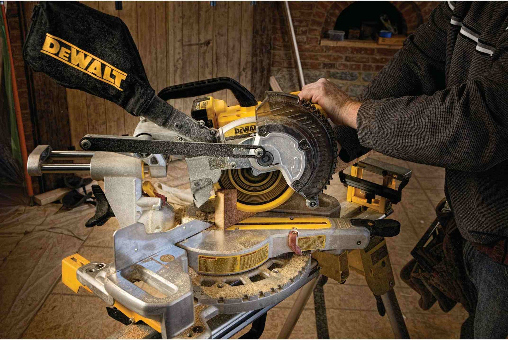 DeWalt DCS361M1 20V Max 7-1/4" Cordless Miter Saw