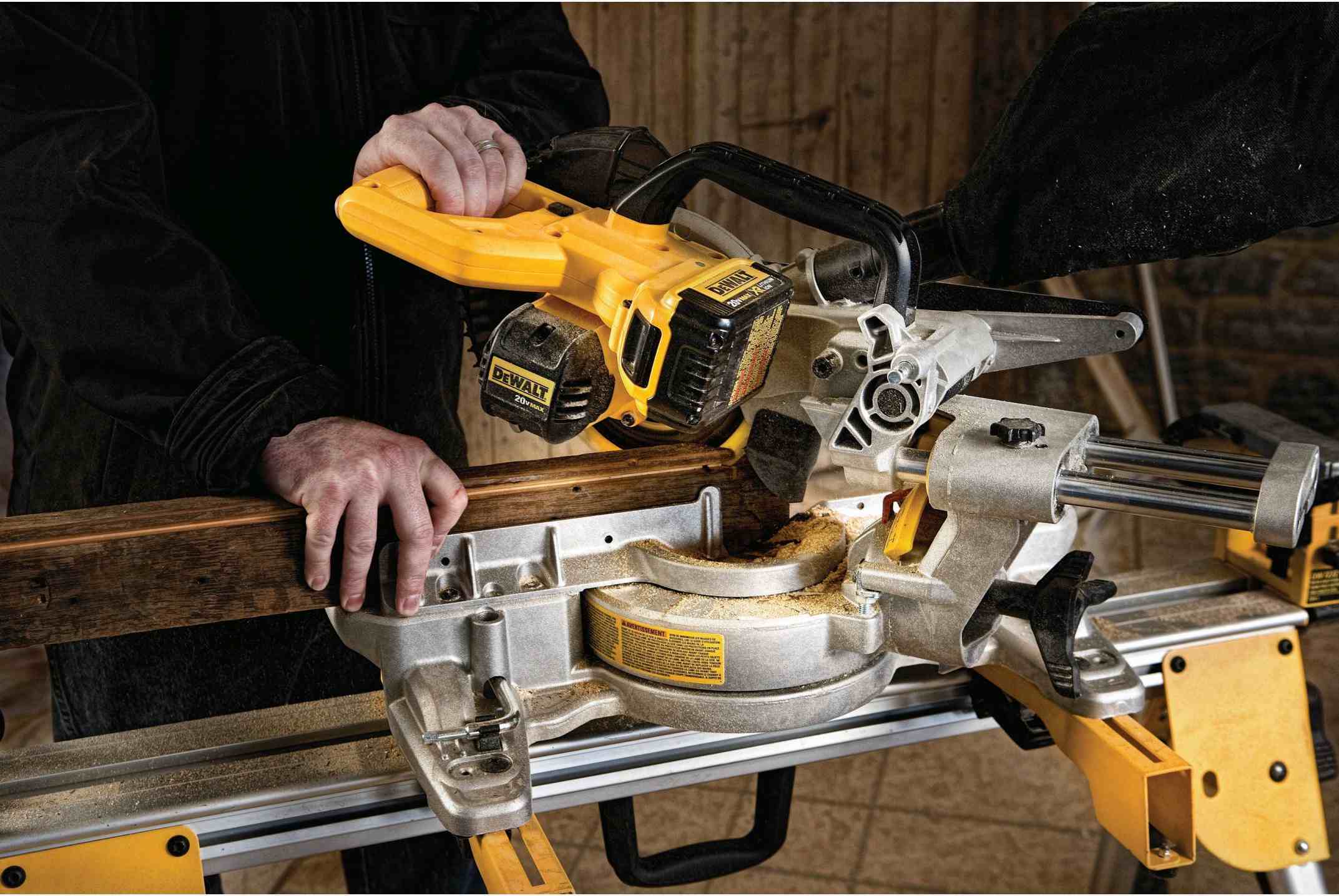 DeWalt DCS361M1 20V Max 7-1/4" Cordless Miter Saw