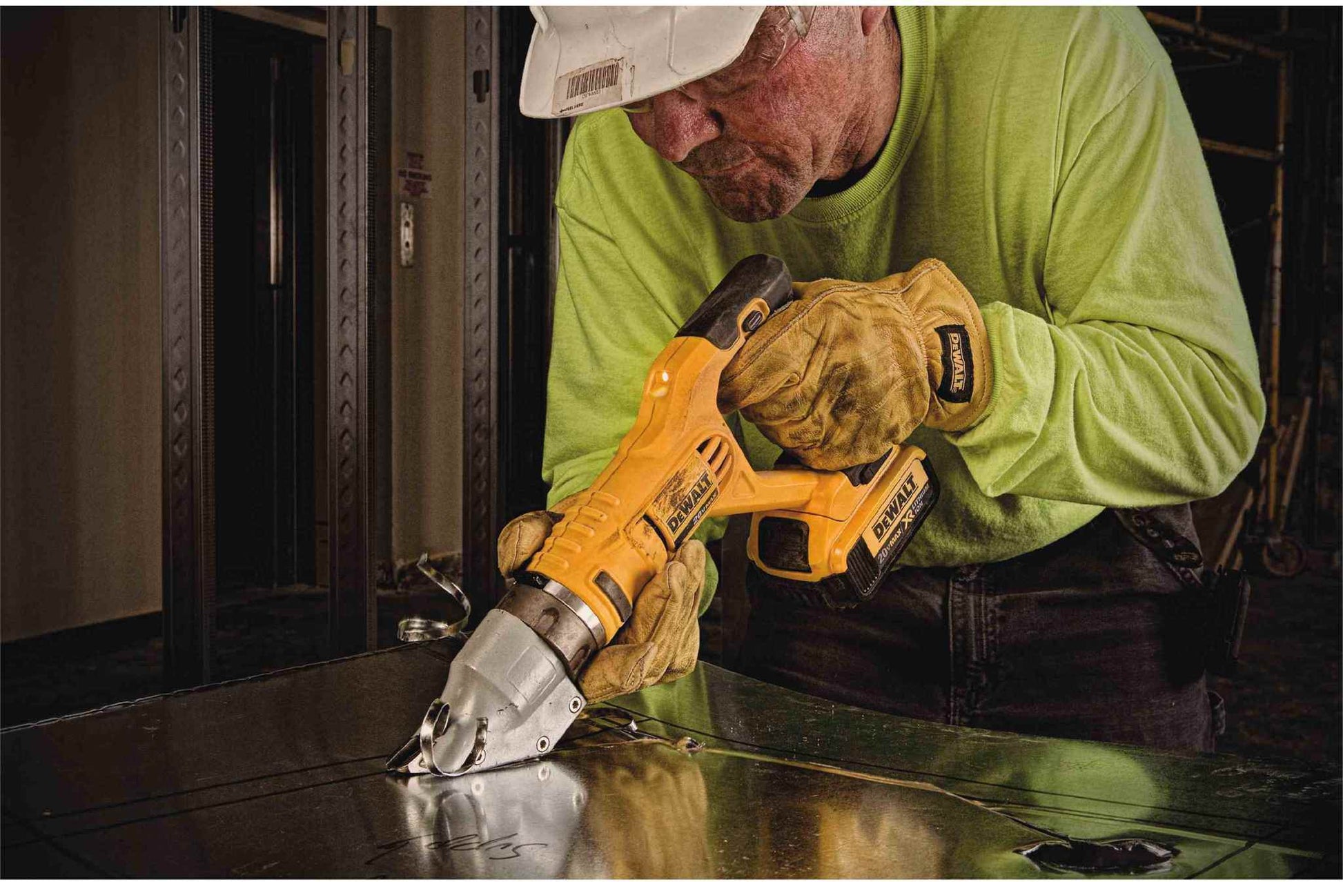Dewalt DCS494M2 20V MAX 14ga Swivel Head Shear Kit