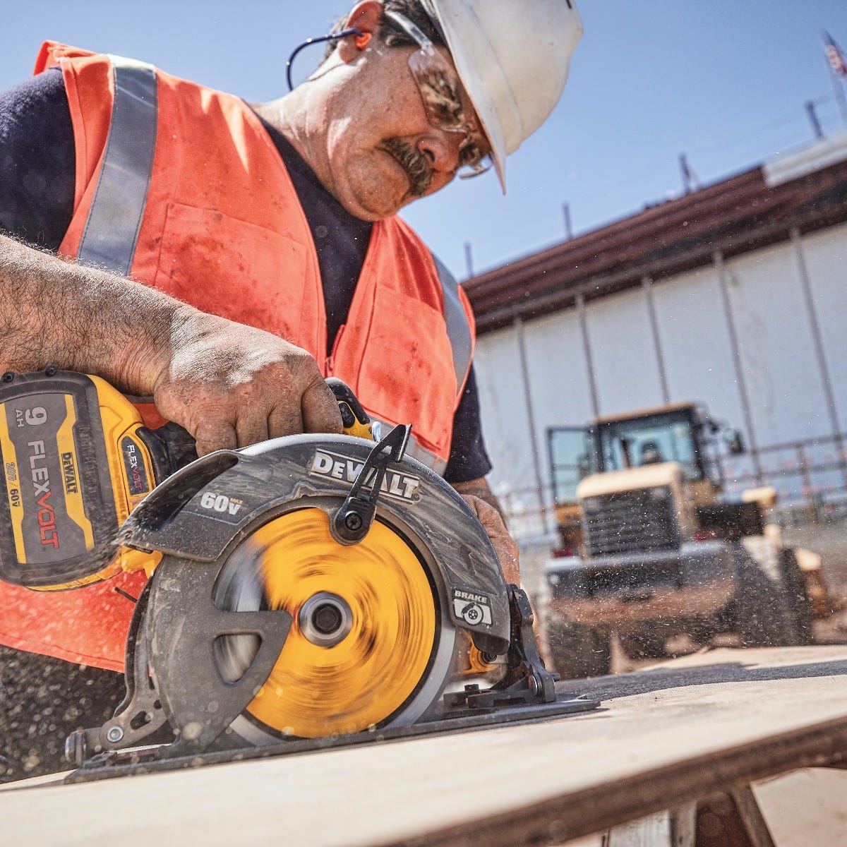 DeWalt DCS578X2 FlexVOLT 60V MAX Brushless  7-1/4 In. Cordless Circular Saw 9.0Ah Kit