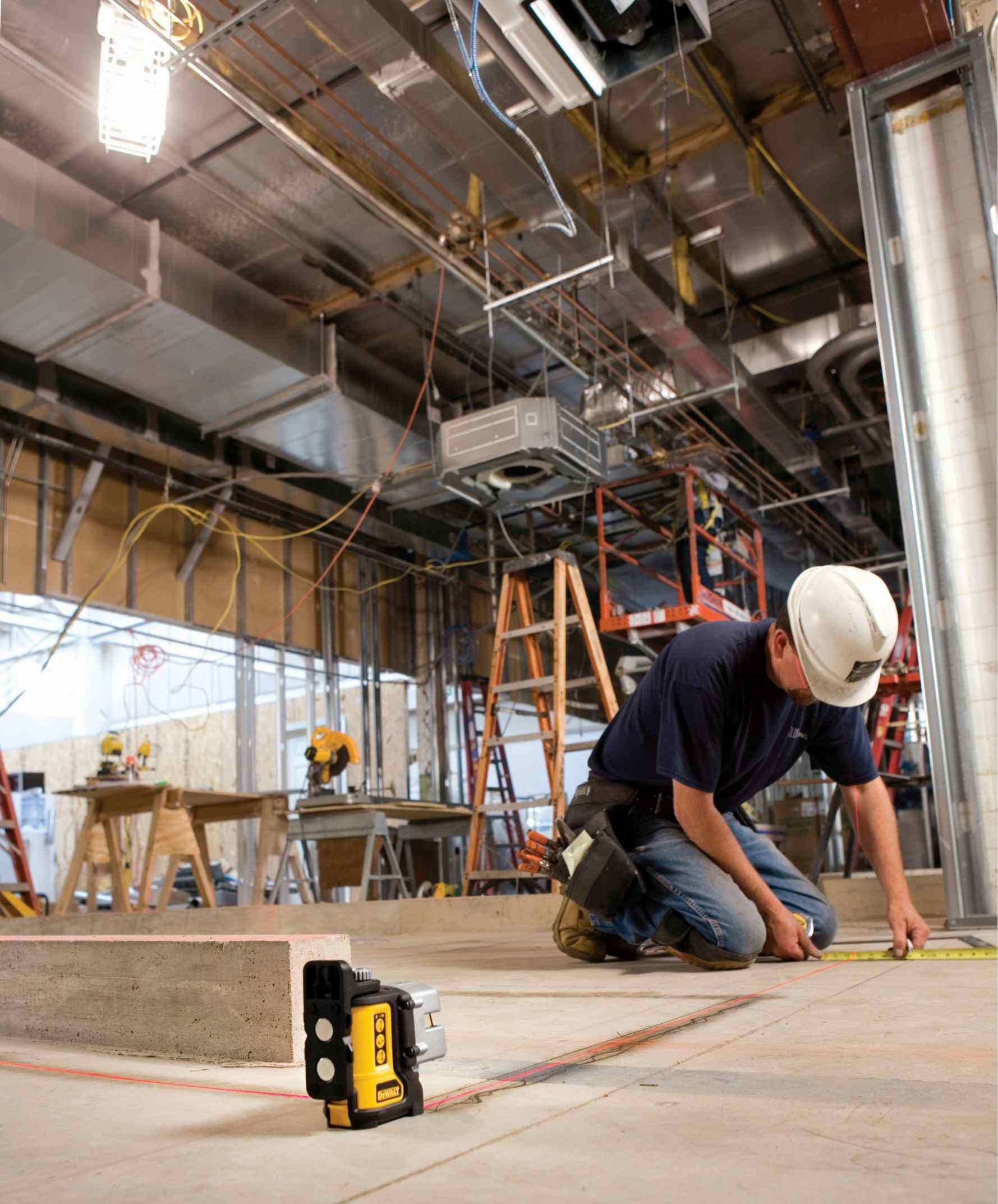 Dewalt DW089K Self Leveling 3-Beam Line Laser