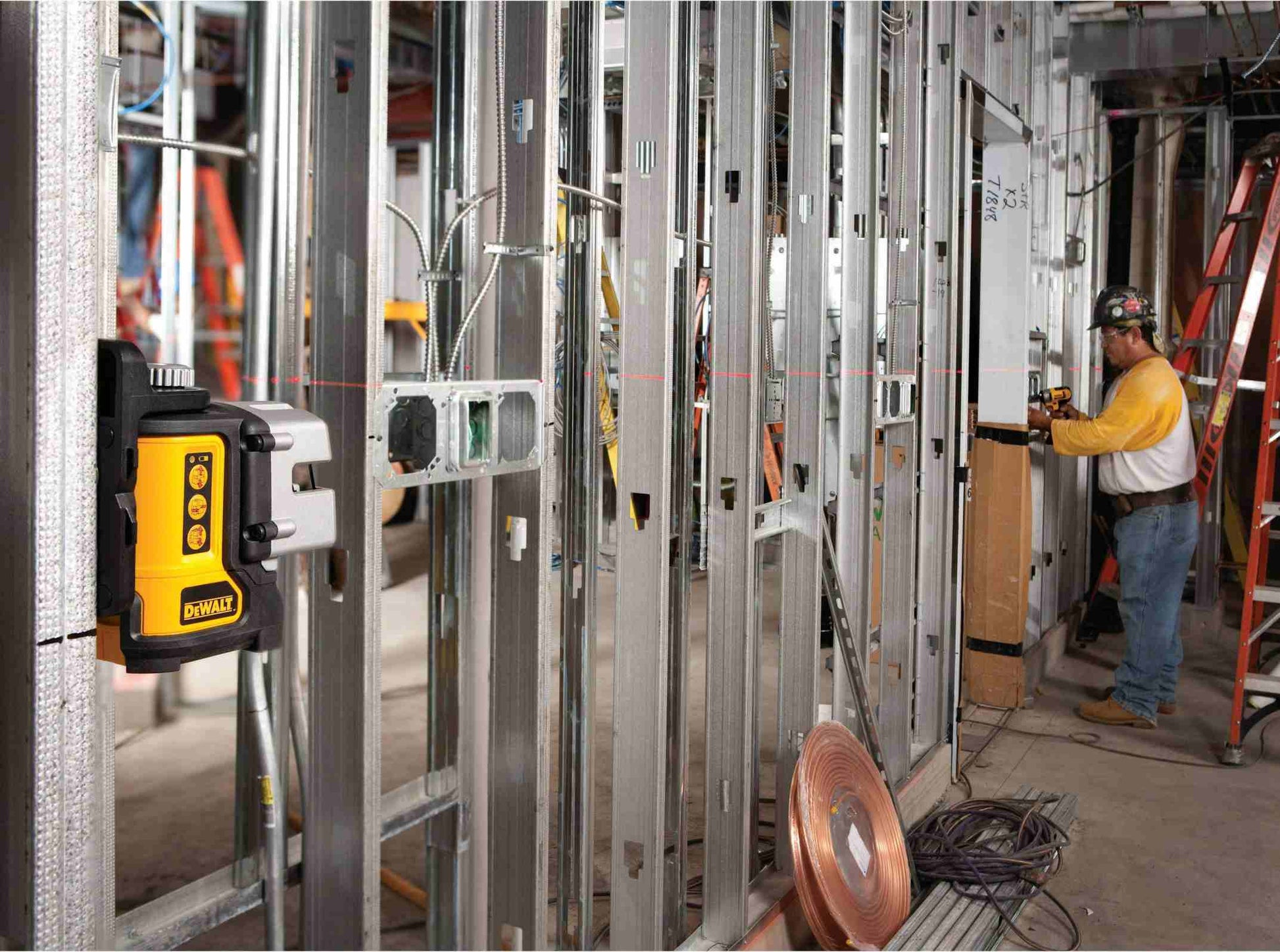 Dewalt DW089K Self Leveling 3-Beam Line Laser