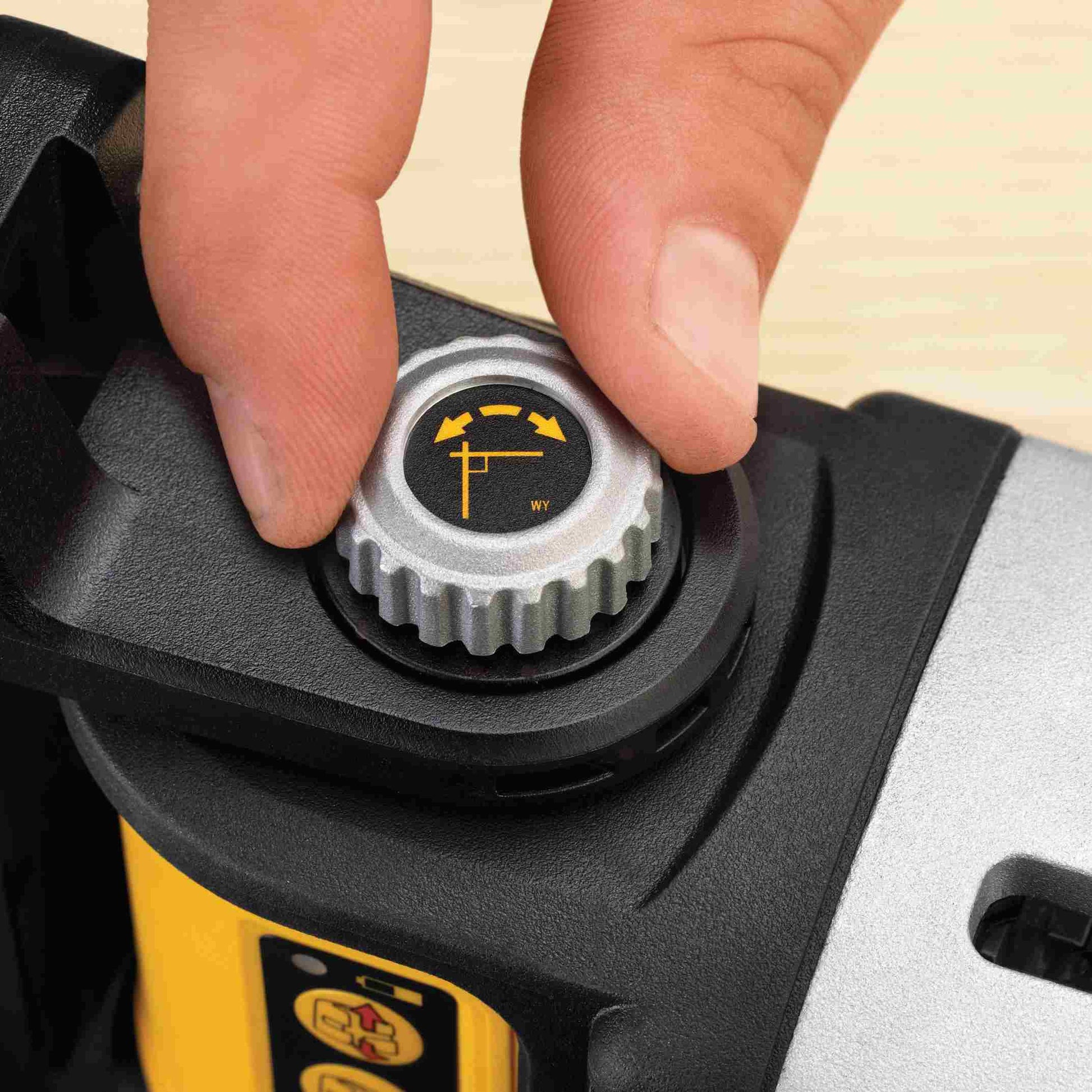 Dewalt DW089K Self Leveling 3-Beam Line Laser