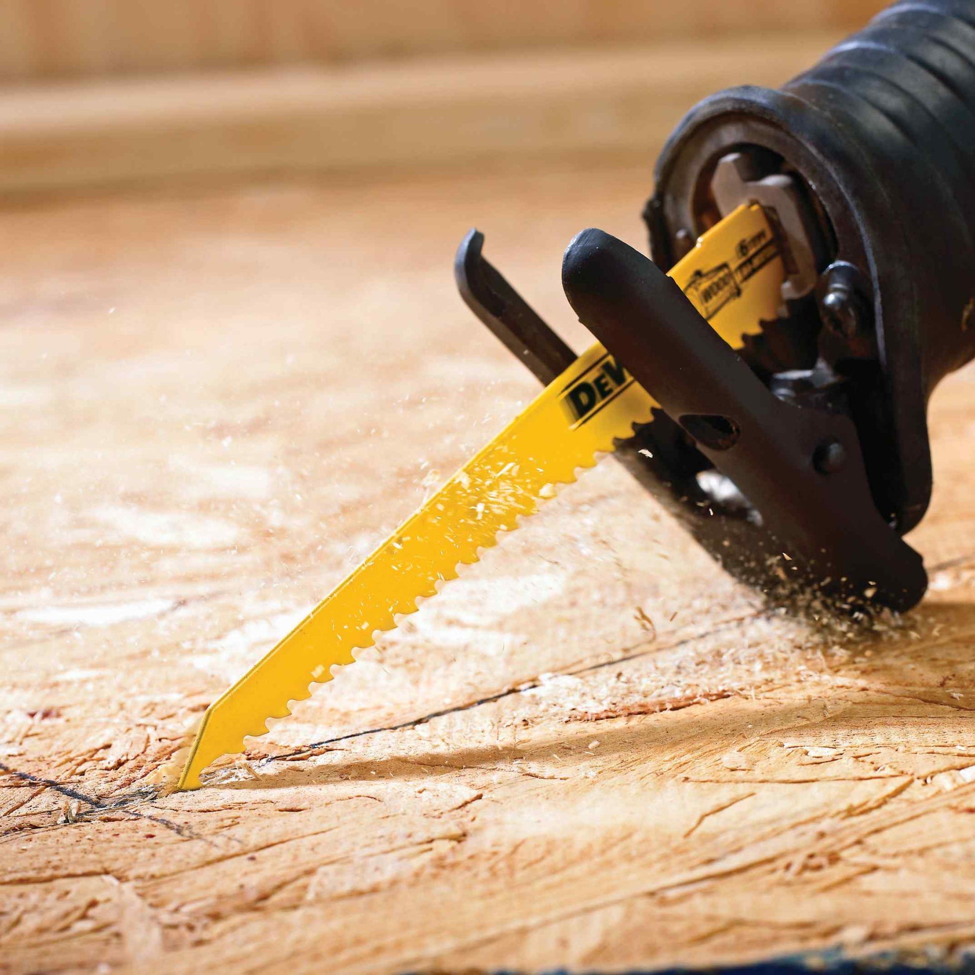 DeWalt DW4802 6" 6 TPI Taper Back Bi-Metal Reciprocating Blade for General Purpose Wood Cutting (5 Pack)