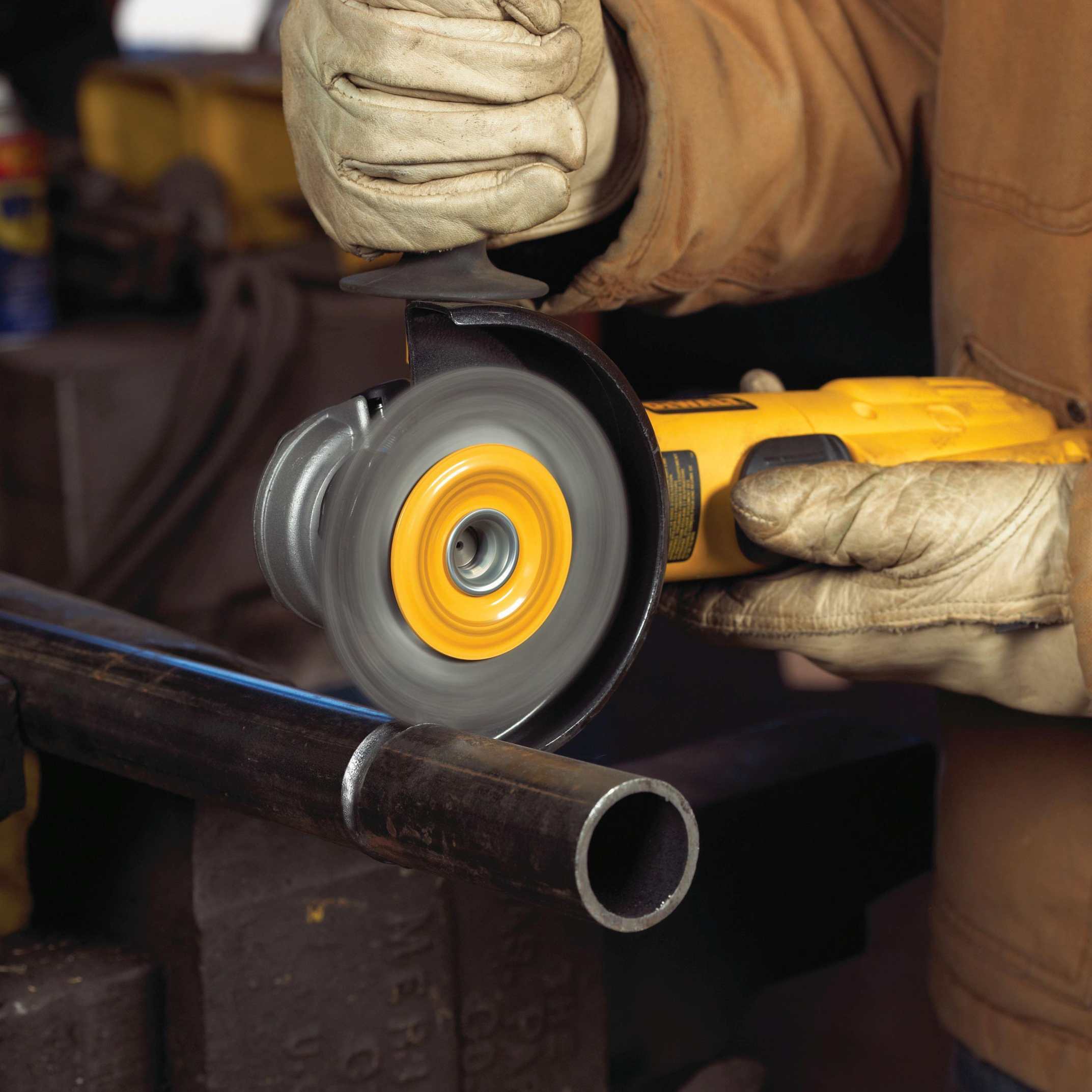 DeWalt DW4925 4" x 5/8"-11 HP .020 Carbon Stringer Wire Wheel