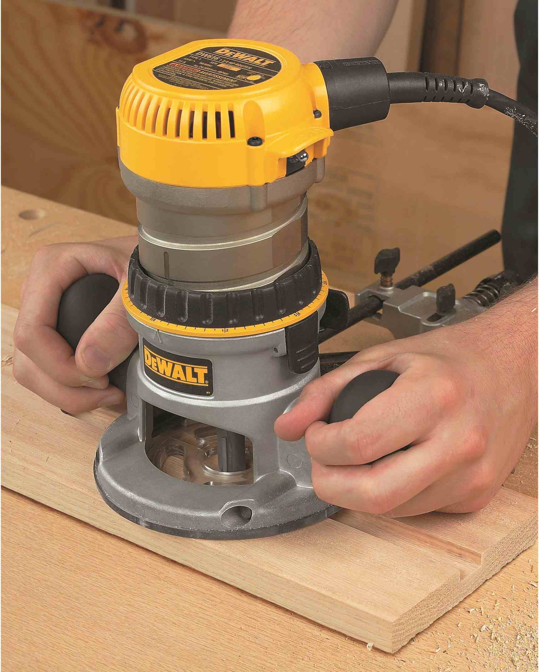 DeWalt DW616 1-3/4 HP Fixed Base Router