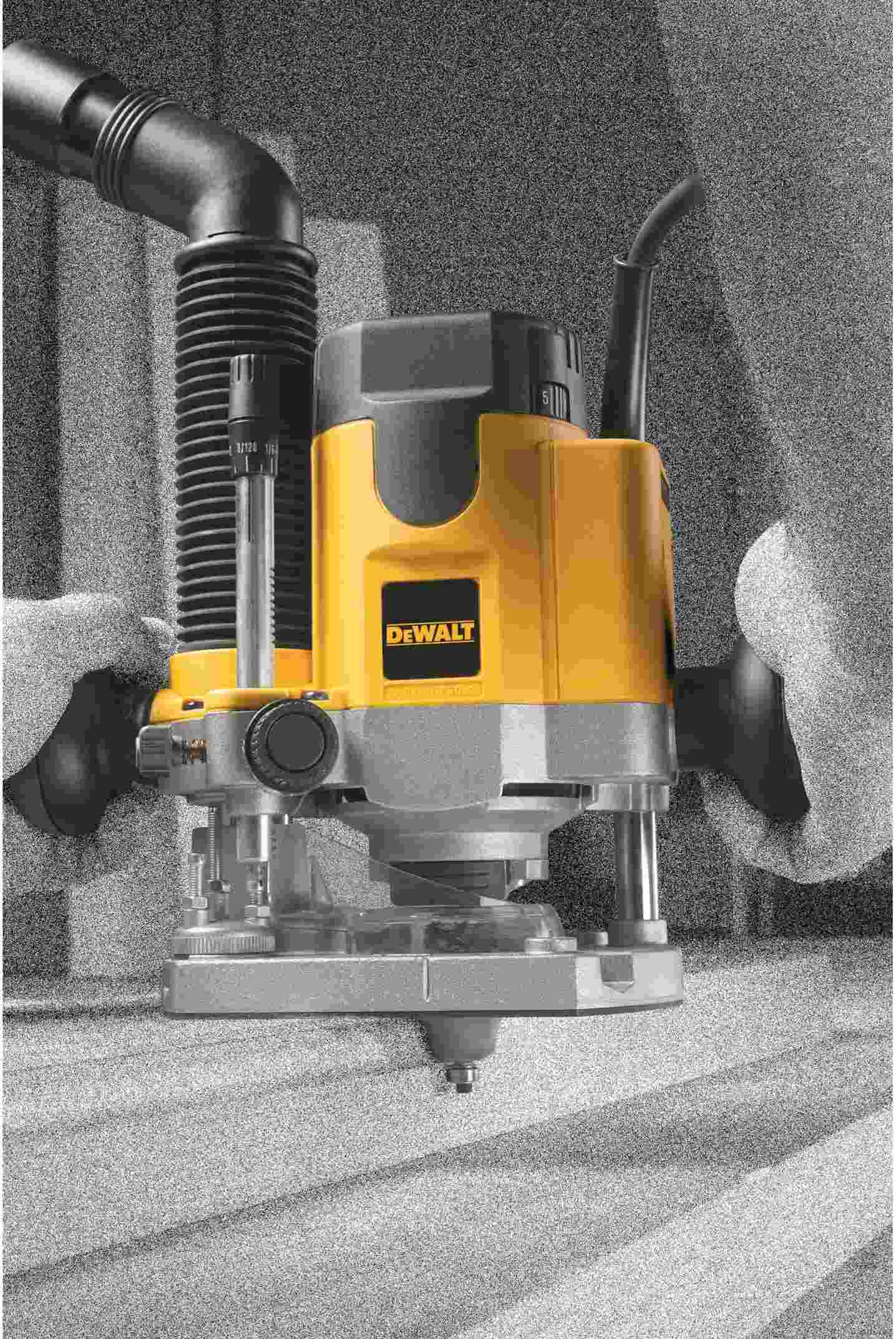 DeWalt DW621 2 HP EVS Plunge Router