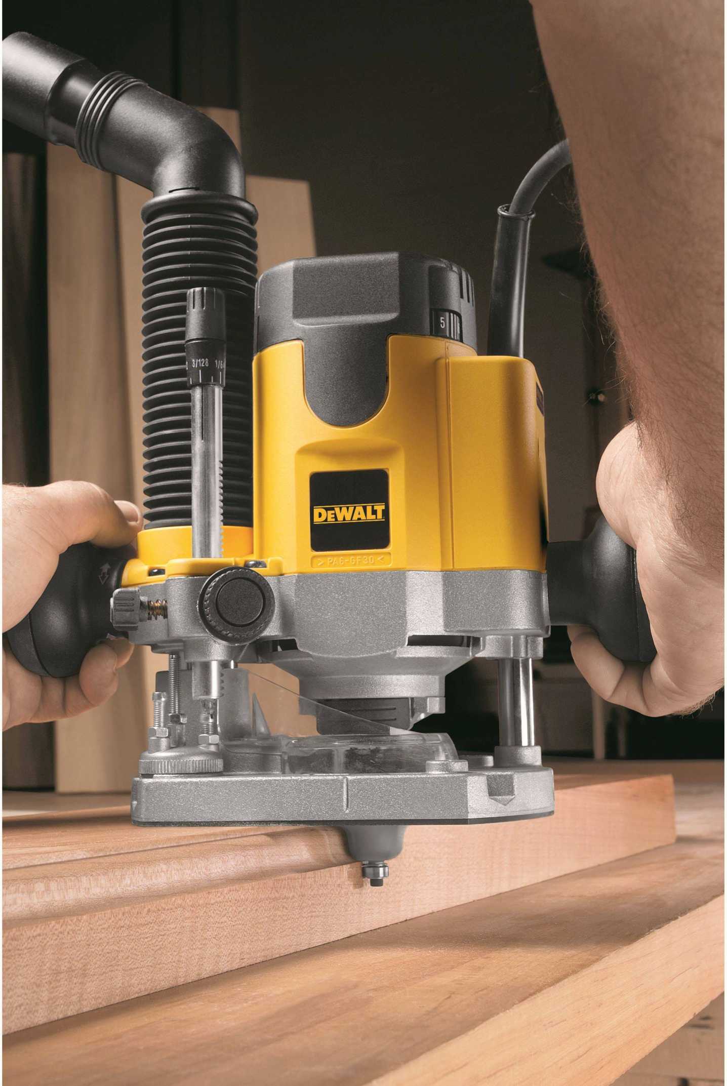 DeWalt DW621 2 HP EVS Plunge Router