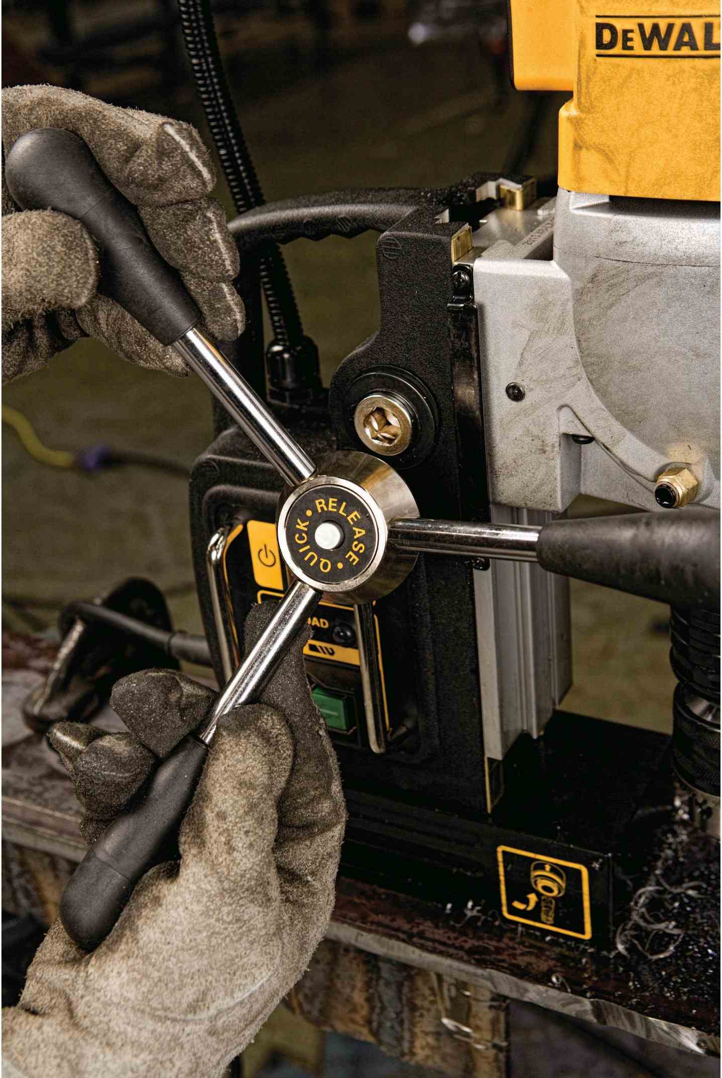 DeWalt DWE1622K 2", 2 Speed Magnetic Drill Press