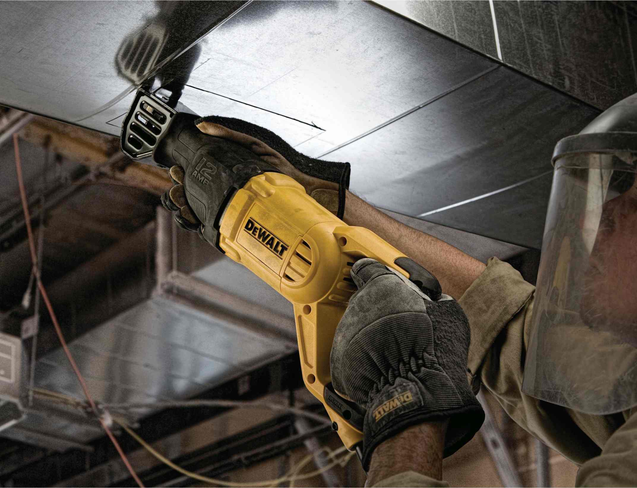 Dewalt DWE305 12 Amp Variable Speed Reciprocating Saw