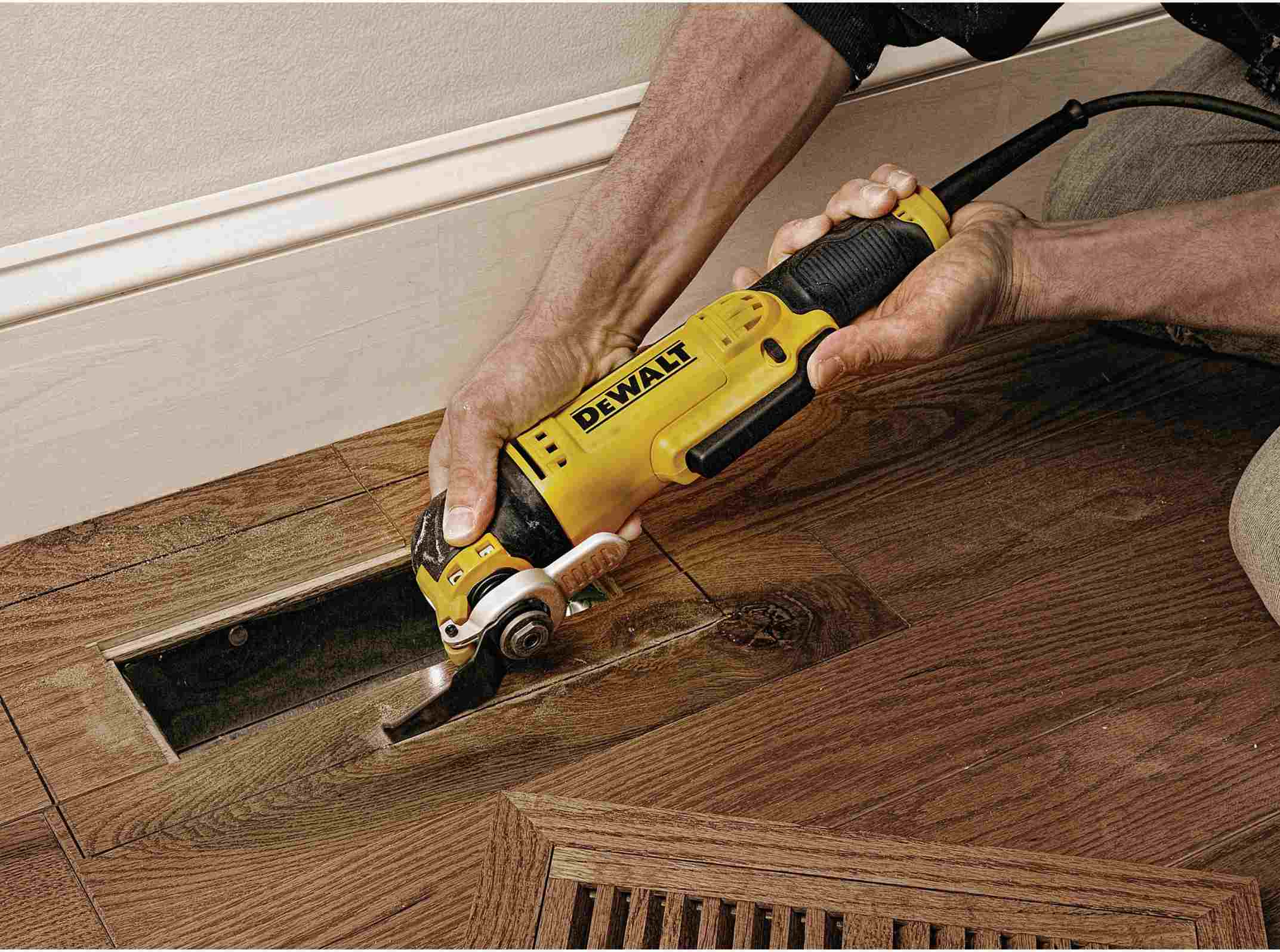 DeWalt DWE315K 3 Amp Oscillating Tool Kit with 29 Accessories