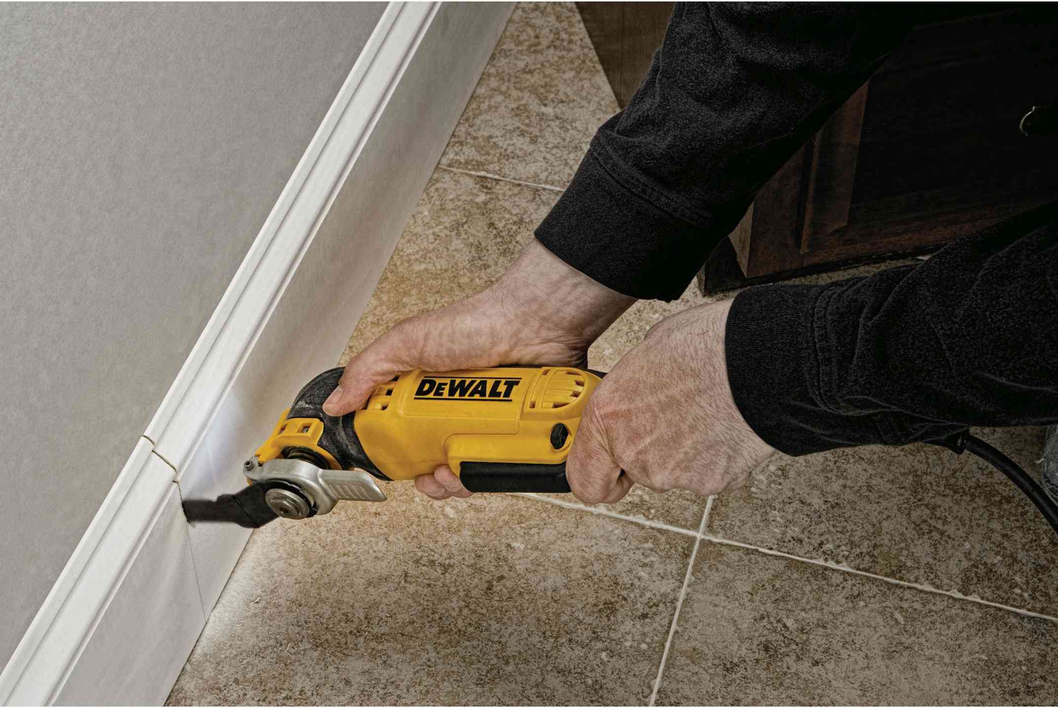 DeWalt DWE315K 3 Amp Oscillating Tool Kit with 29 Accessories