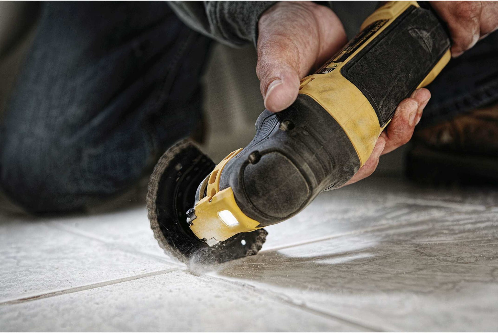 DeWalt DWE315K 3 Amp Oscillating Tool Kit with 29 Accessories