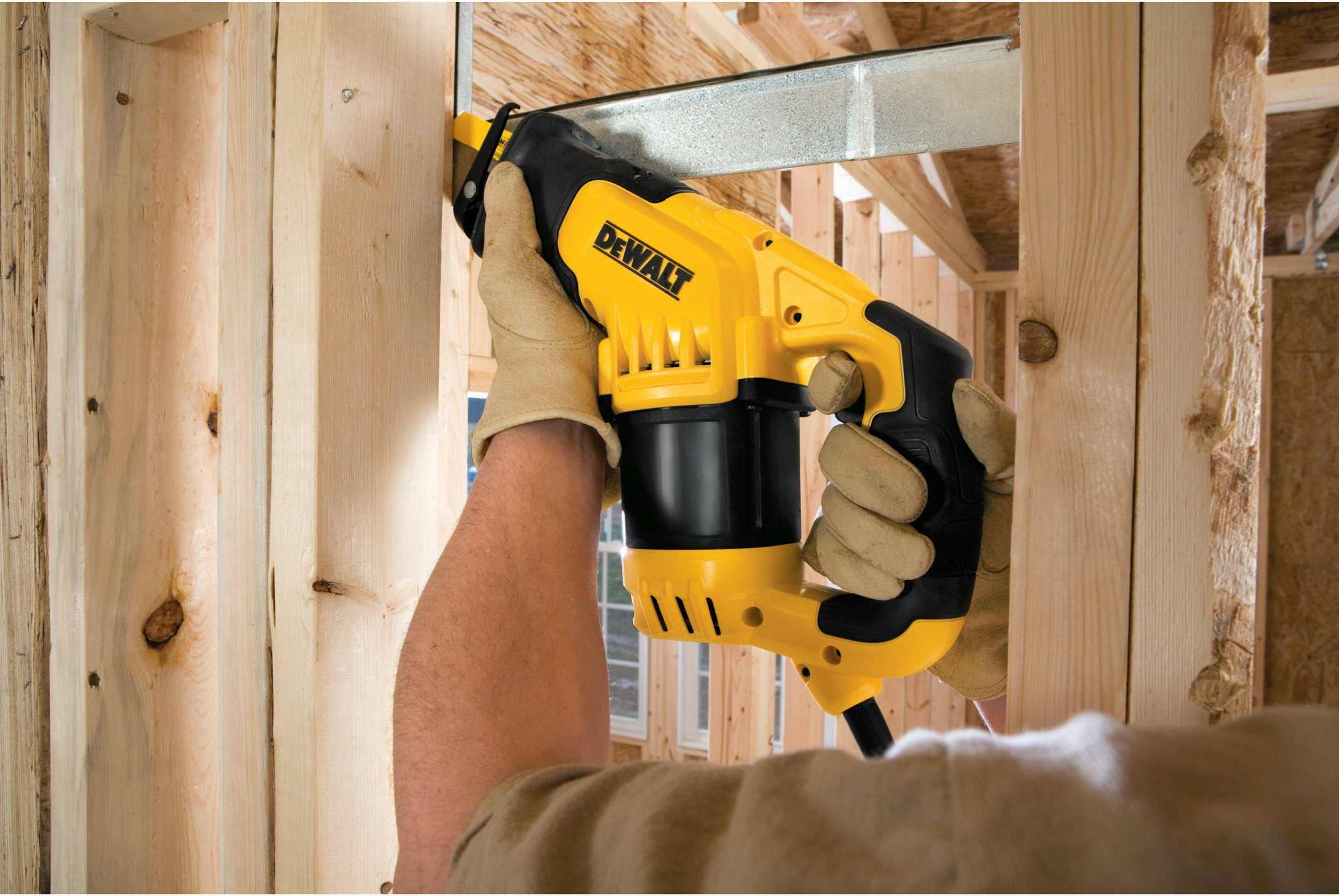 DeWalt DWE357 10 Amp Compact Reciprocating Saw