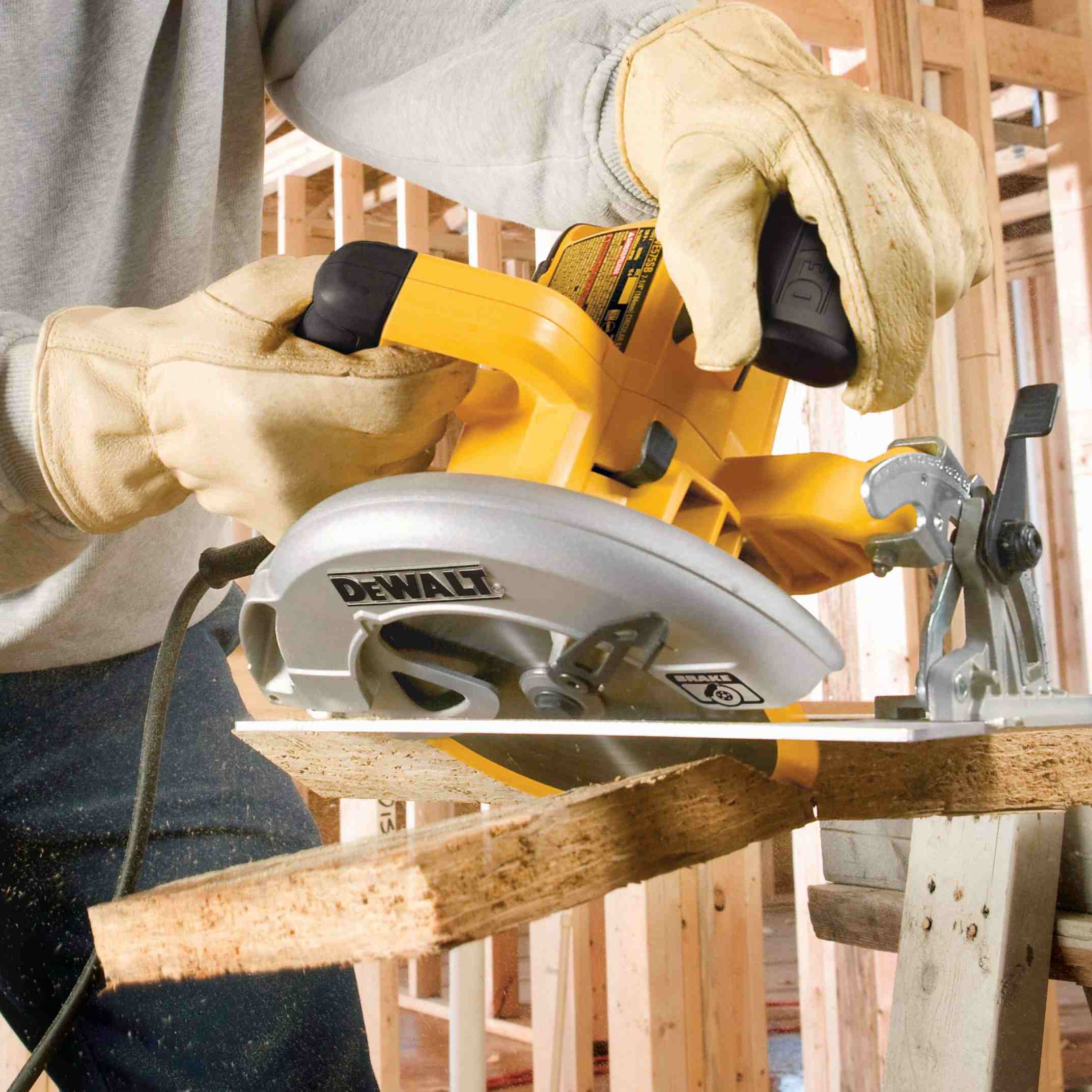 DeWalt DWE575 7.25-Inch Lightweight Circular Saw (PROMO)
