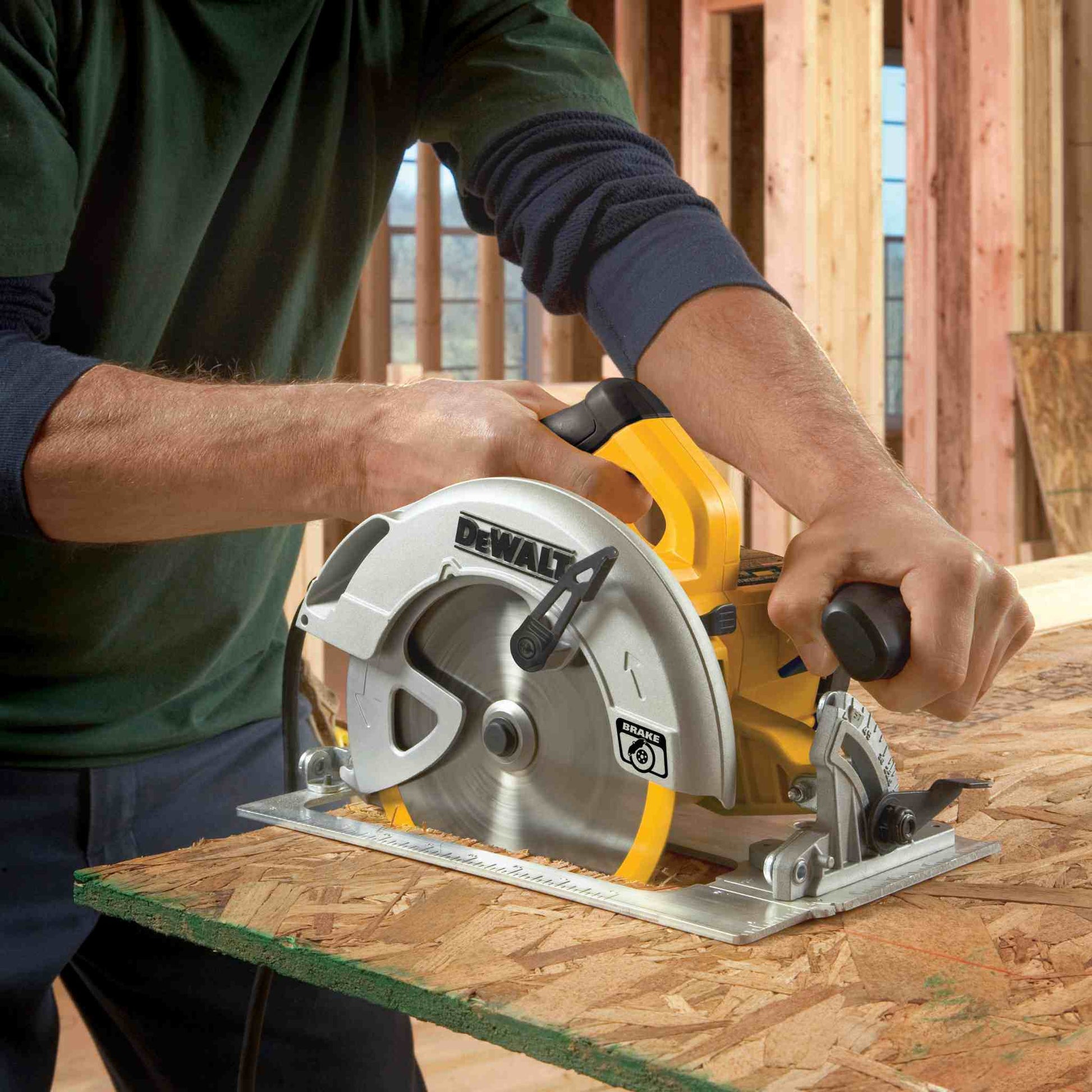 DeWalt DWE575SB 7-1/4" Lightweight Circular Saw W/ Electric Brake
