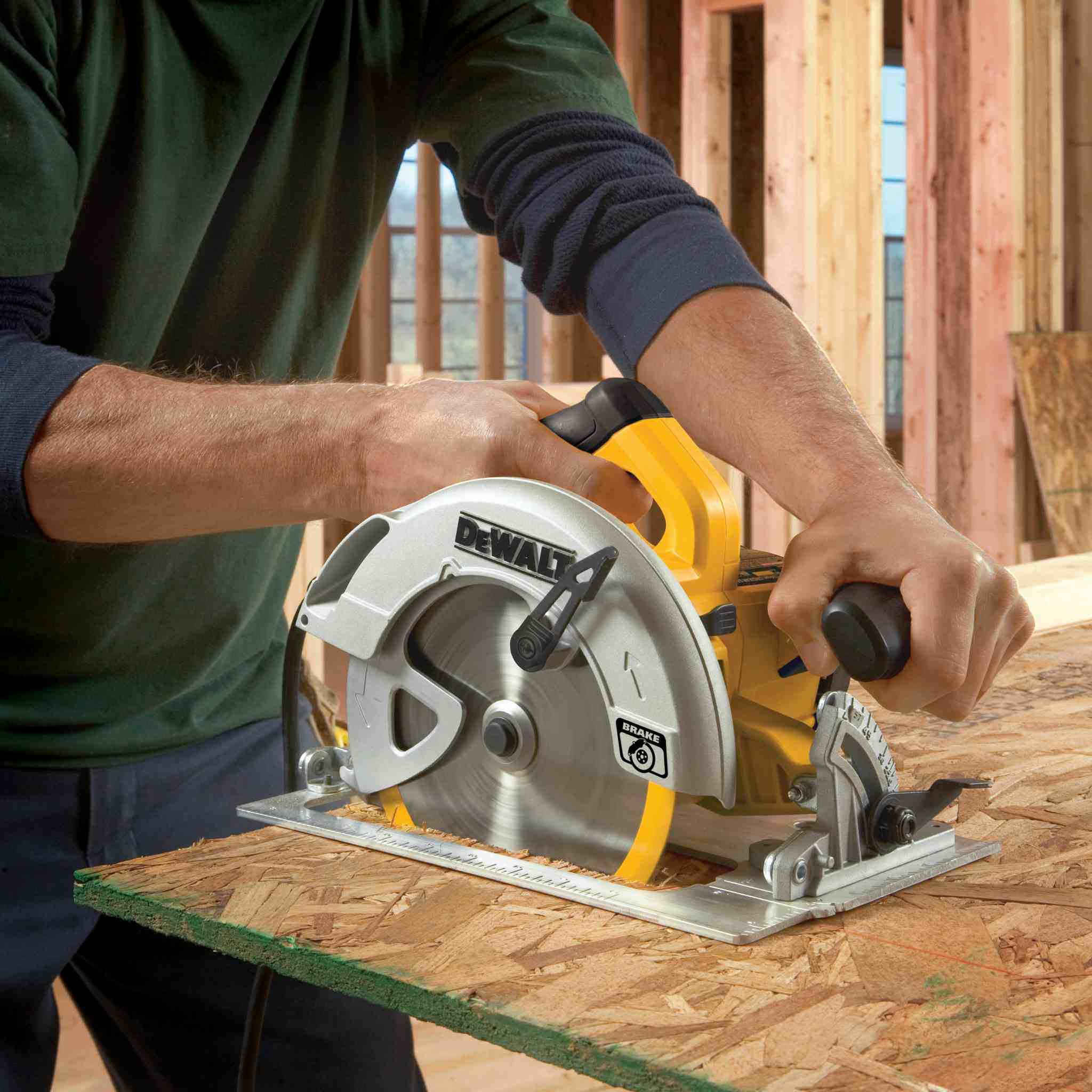 DeWalt DWE575SB 7-1/4" Lightweight Circular Saw W/ Electric Brake