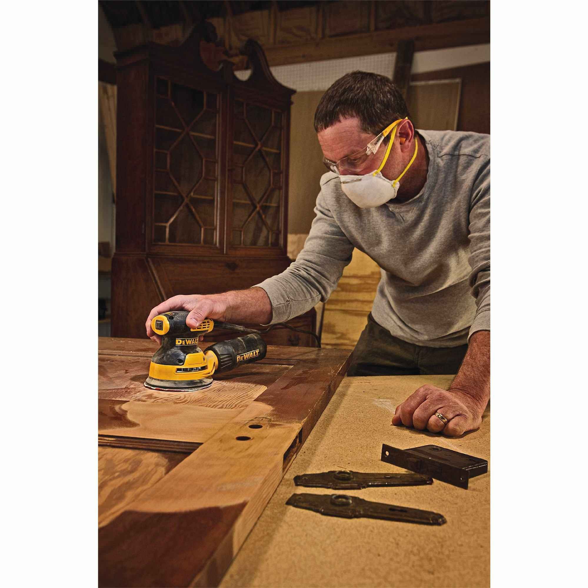 Dewalt DWE6421 5" Single Speed Random Orbit Sander - H&L Pad