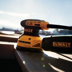 DeWalt DWE6423 5 in. Variable-Speed Random Orbit Sander