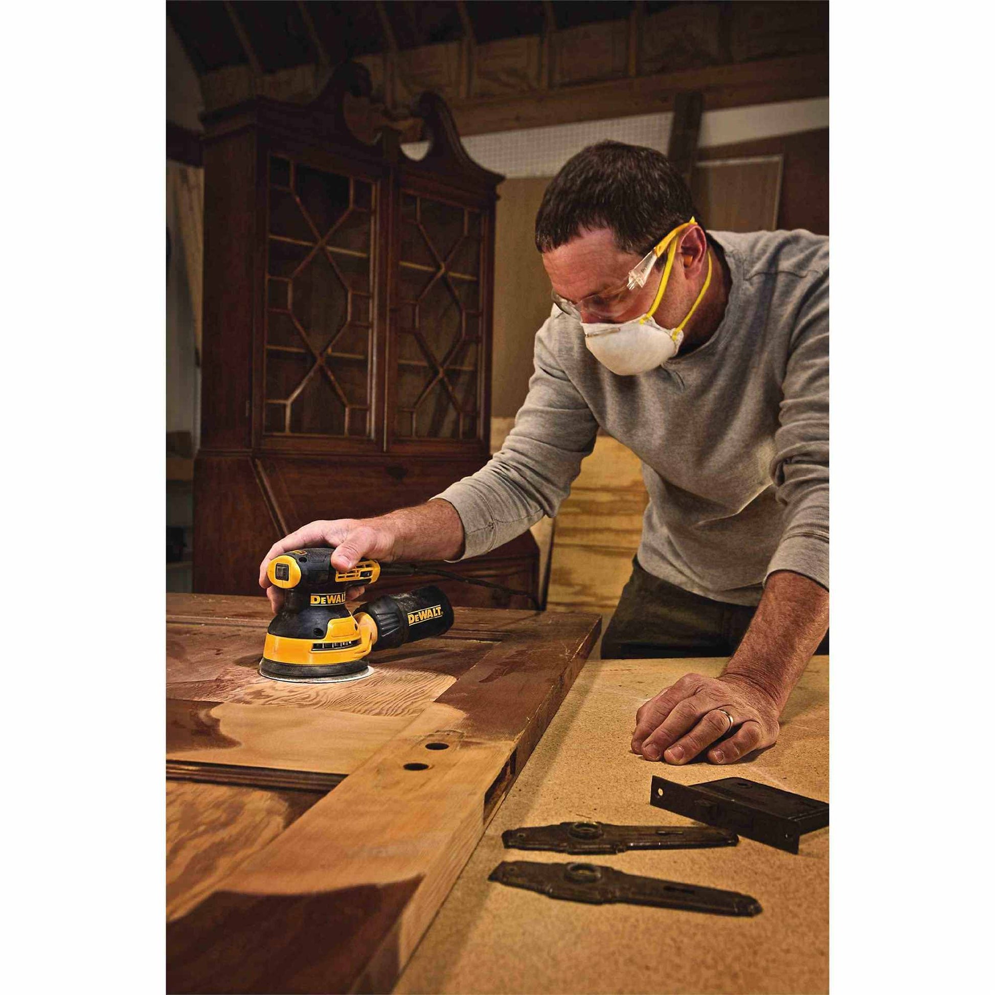 Dewalt DWE6423K 5" Random Orbit Sander / Variable Speed / H&L Pad