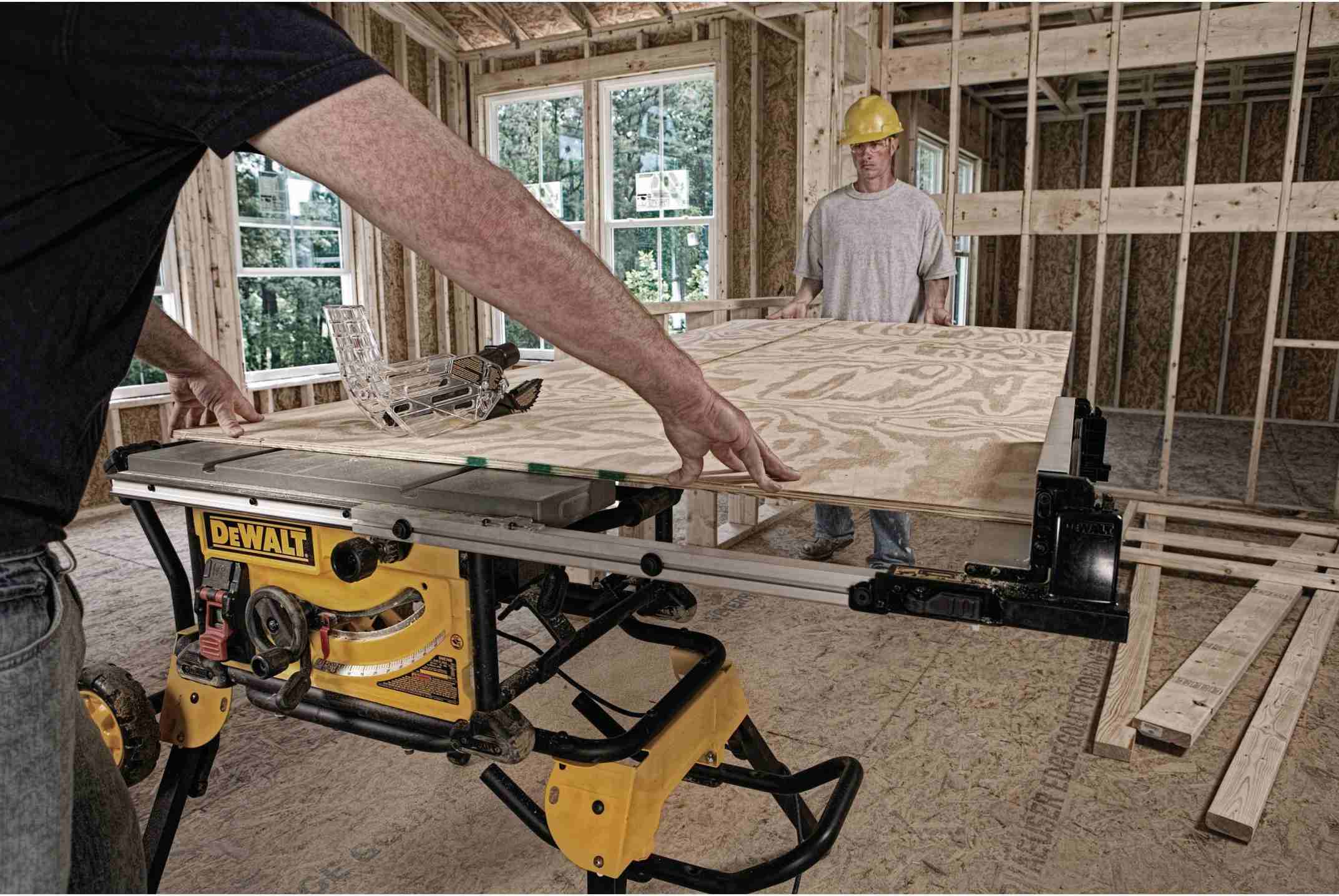 Dewalt DWE7491RS 10" Tablesaw With Wheeled Stand