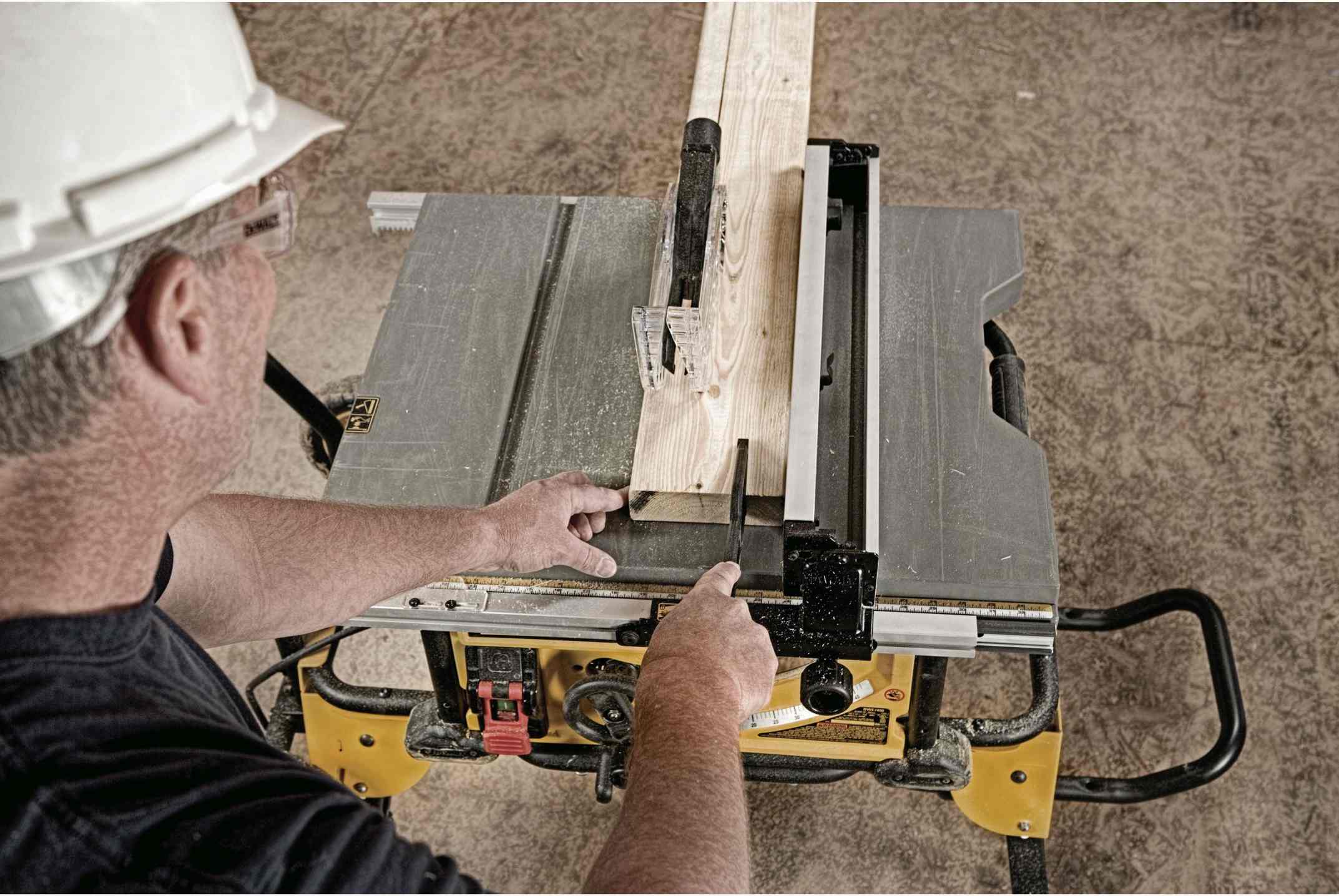 Dewalt DWE7491RS 10" Tablesaw With Wheeled Stand