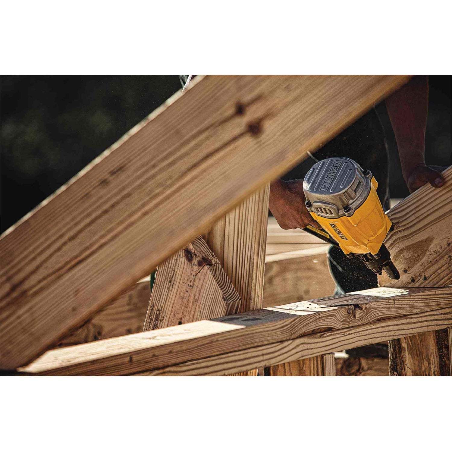 Dewalt DWF83PL 21 Degree Plastic Round Head Framing Nailer