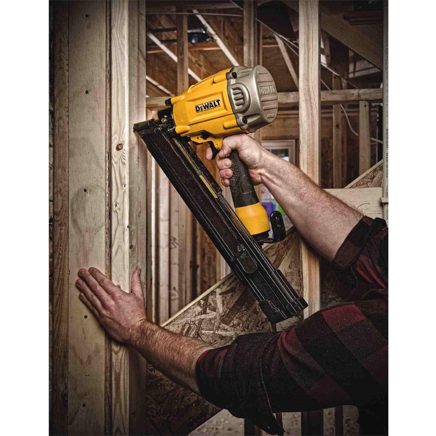 Dewalt DWF83PT 30 Degree Paper Tape Collated Framing Nailer