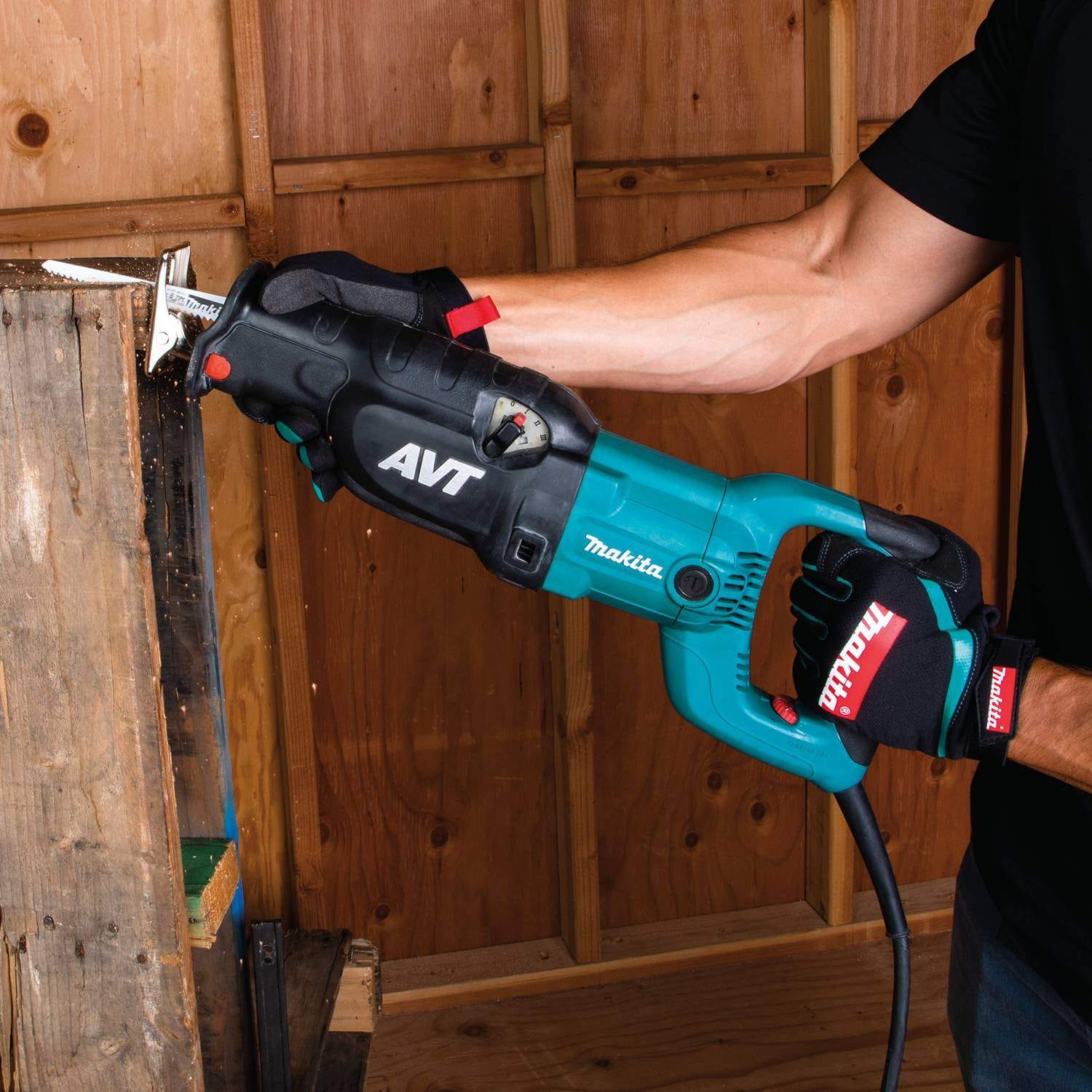 Makita JR3070CTH AVT Recipro Pallet Saw - 15 AMP with High Torque Limiter