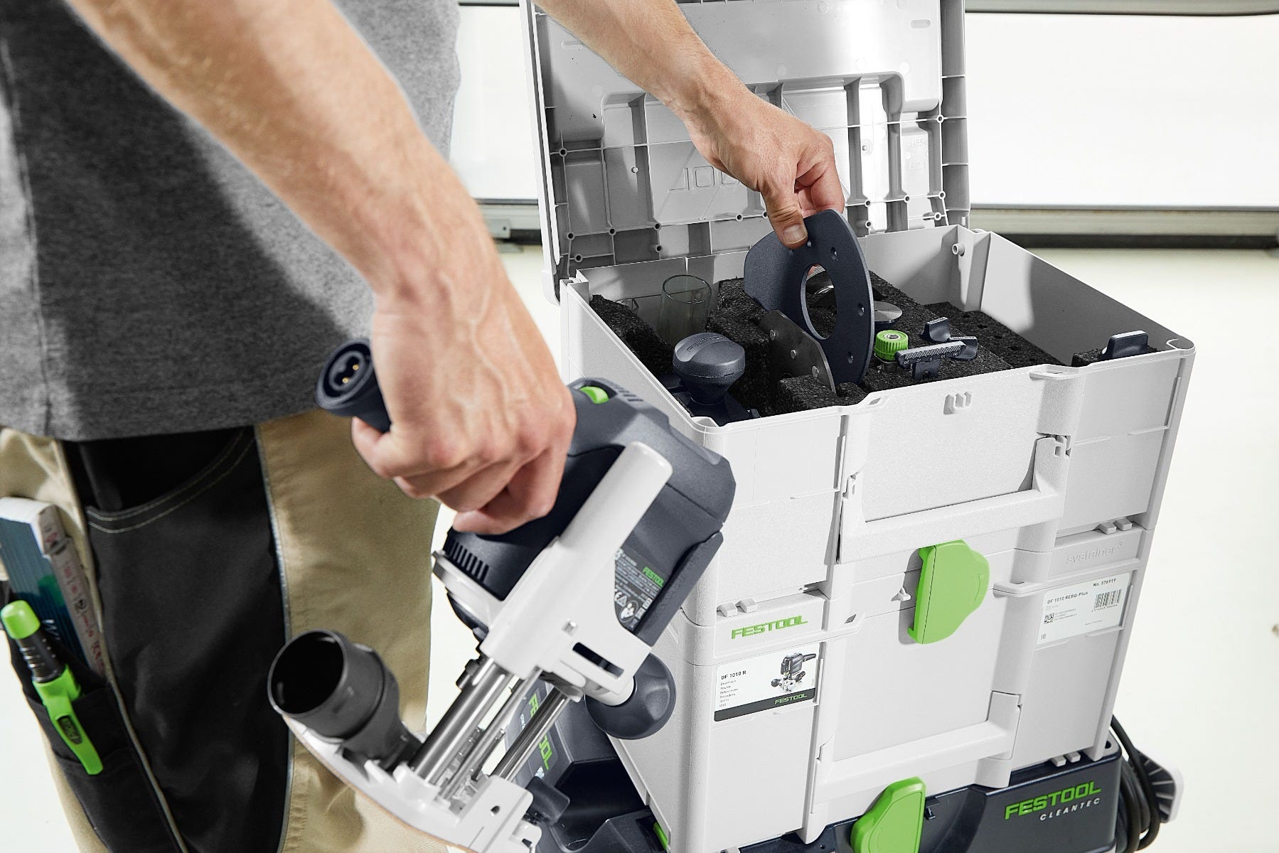 Festool 578047 ZS-OF 1010 I 17-Piece Imperial Router Accessory SYS3 Set