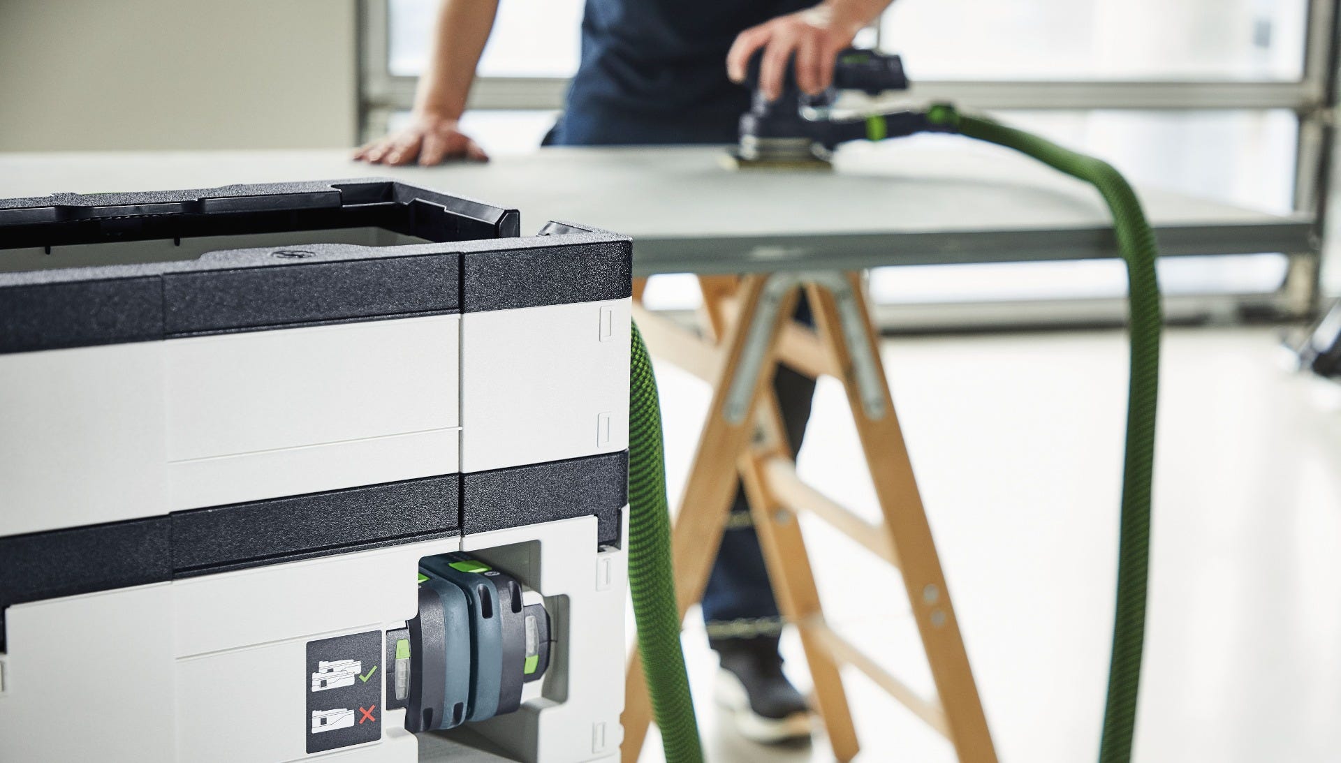 Festool 576941 CTC SYS Cordless Dual-18V Mobile HEPA Dust Extractor, Tool Only