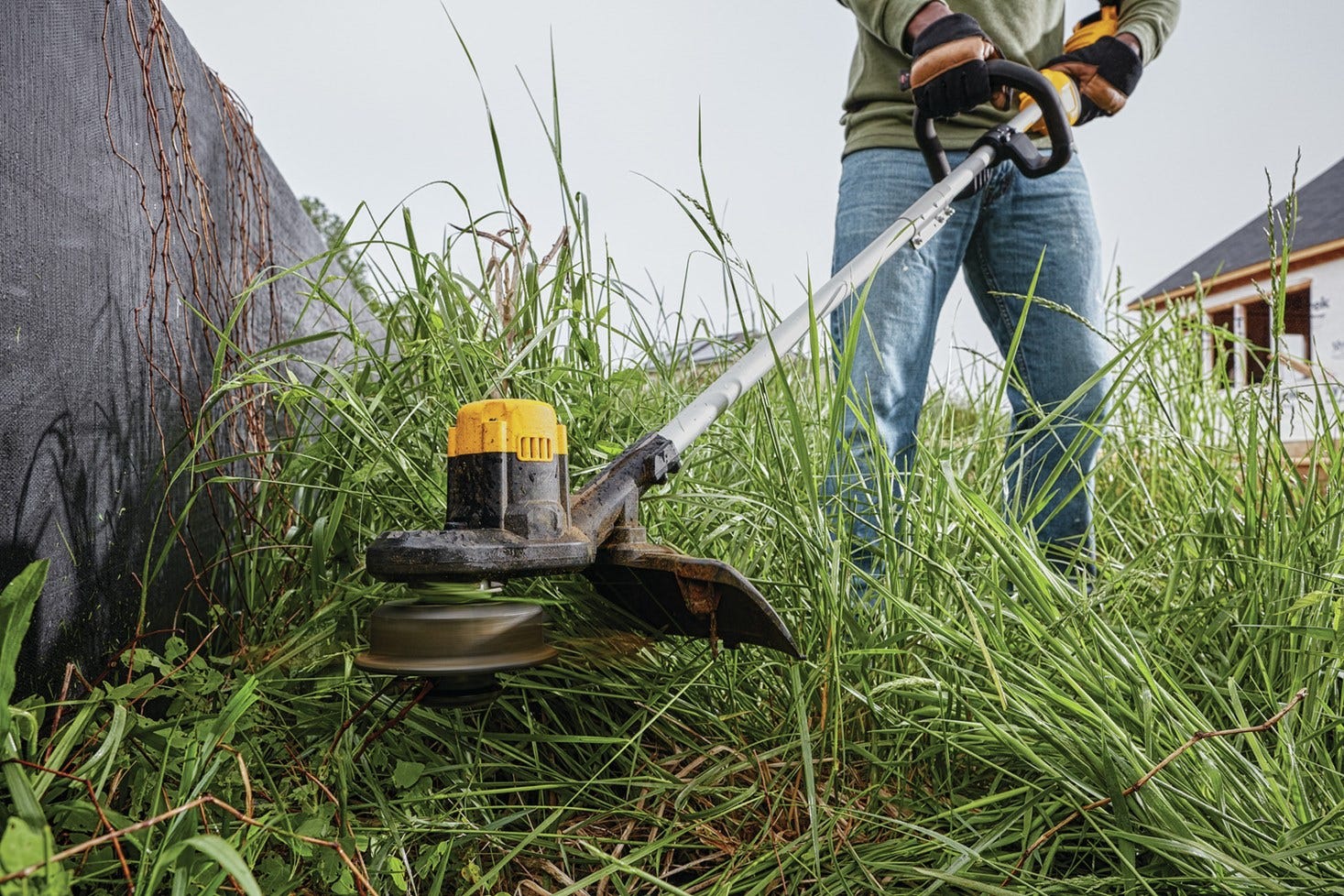 DeWalt DCKO975M1 20V MAX String Trimmer and Blower Combo Kit
