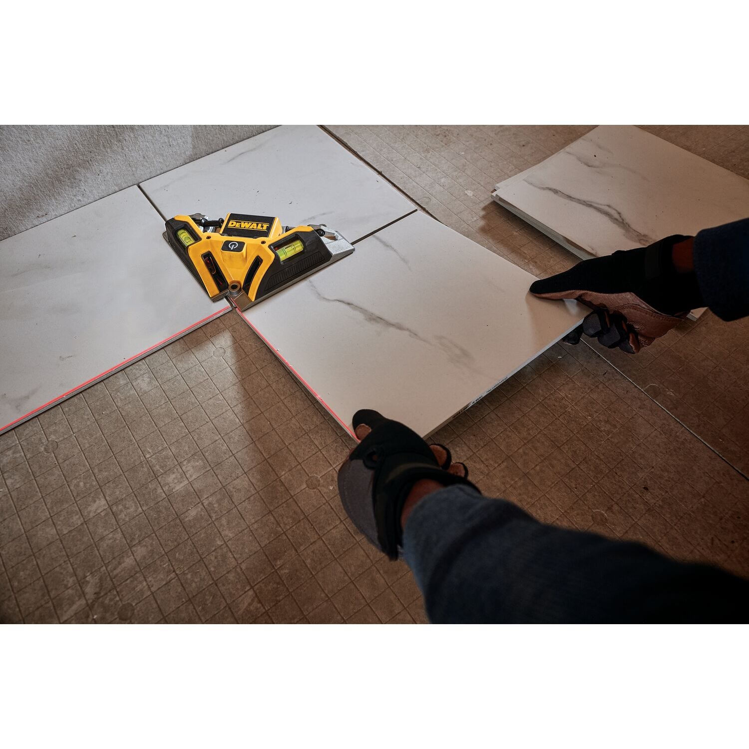 DeWalt DW0802 33 ft. Laser Square