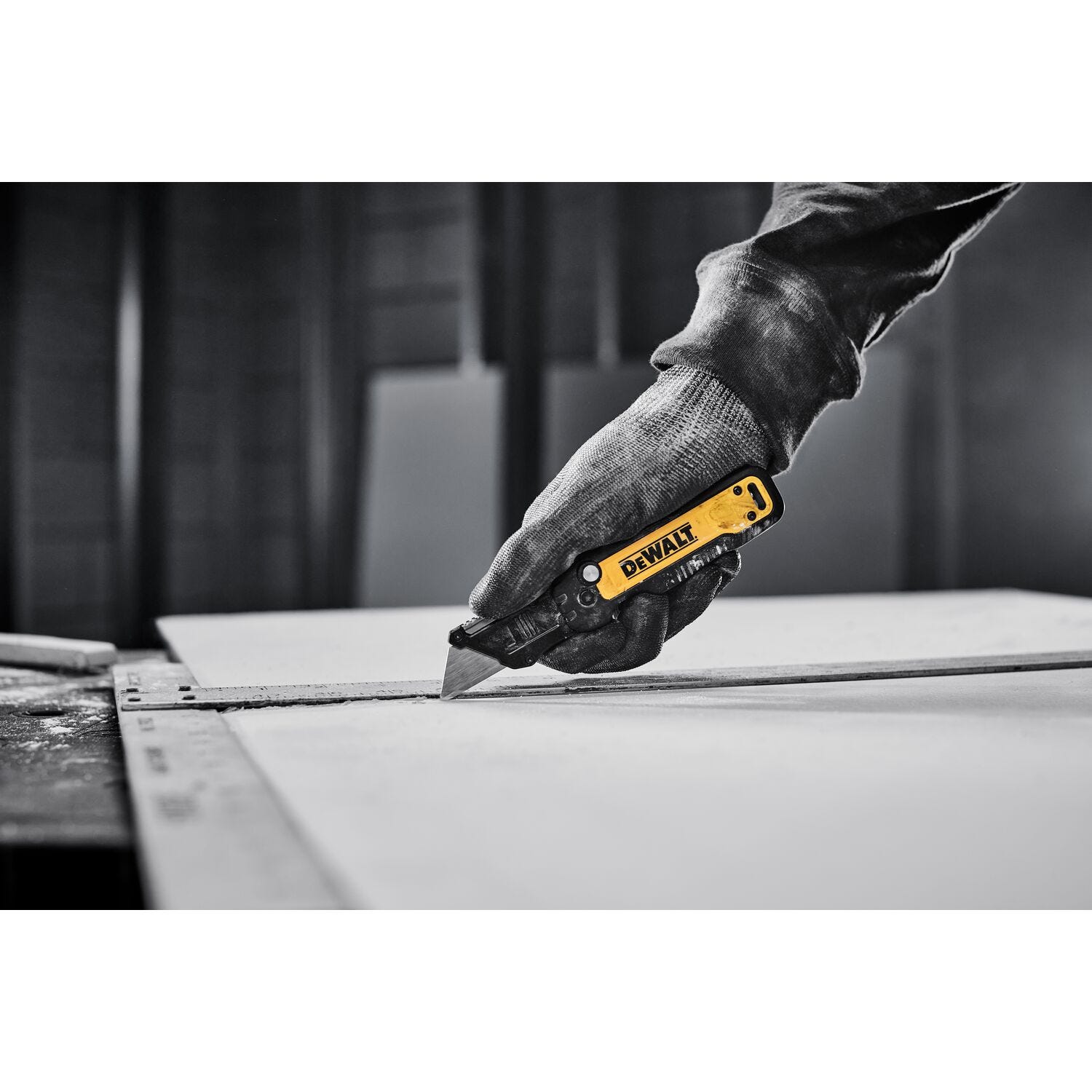 DeWalt DWHT10991 Push & Flip Folding Utility Knife