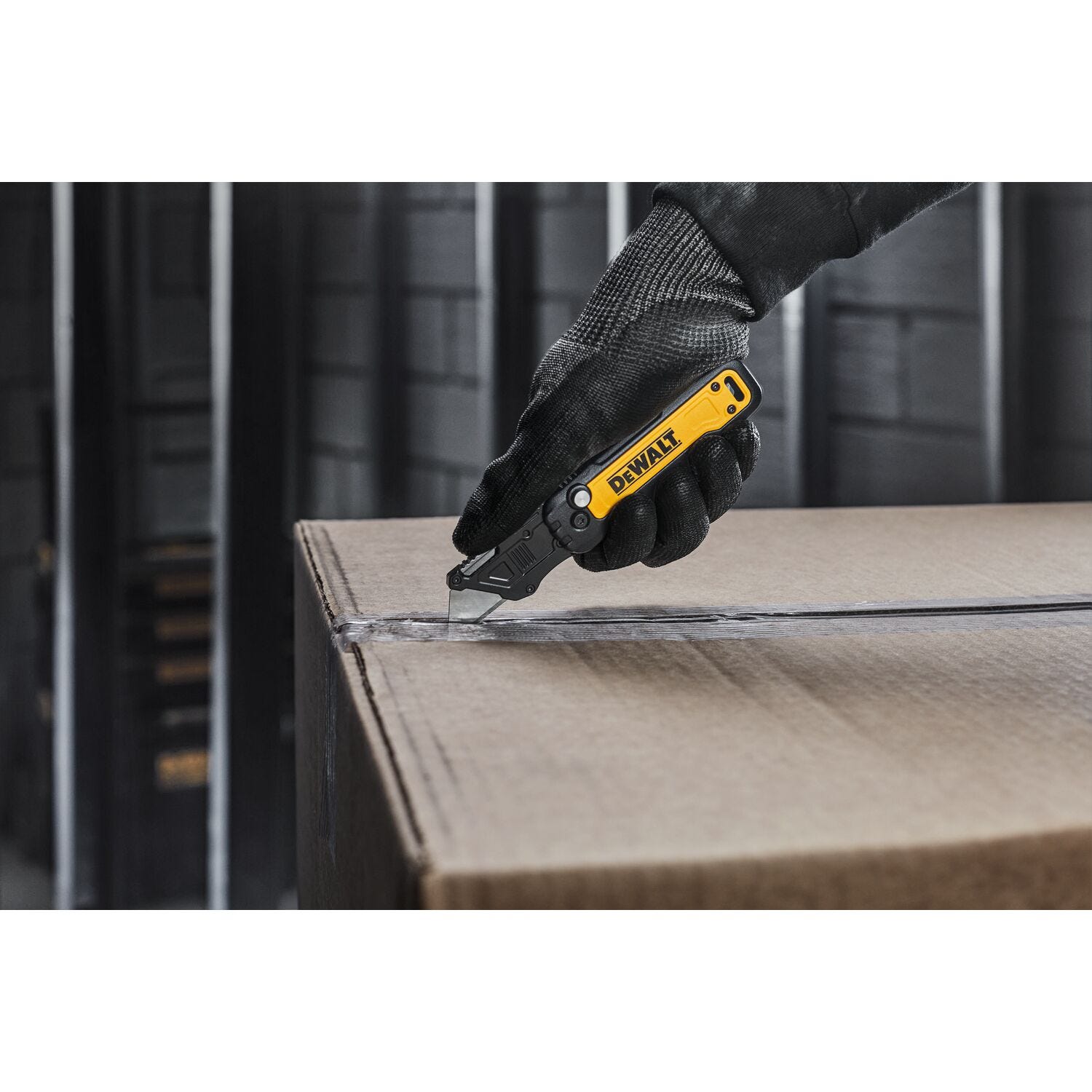DeWalt DWHT10991 Push & Flip Folding Utility Knife
