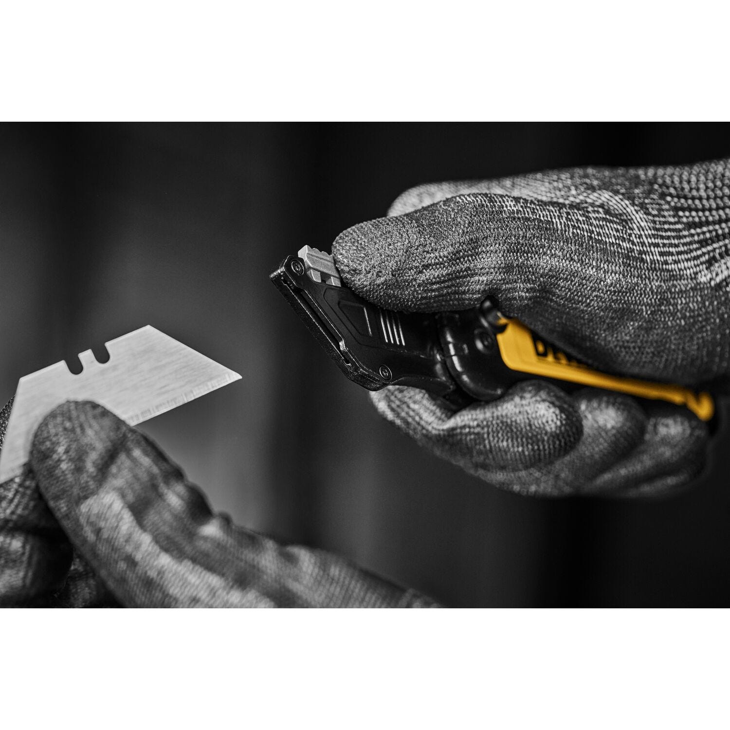 DeWalt DWHT10991 Push & Flip Folding Utility Knife