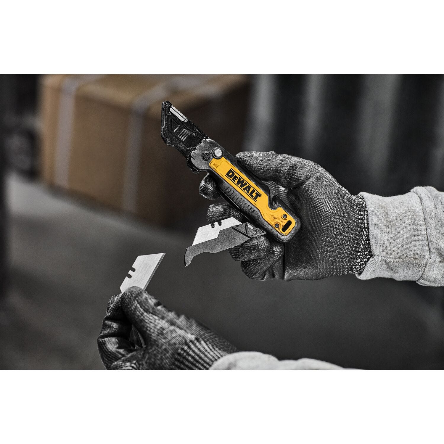 DeWalt DWHT10992 Push & Flip Folding Utility Knife with On-Board Blade Storage