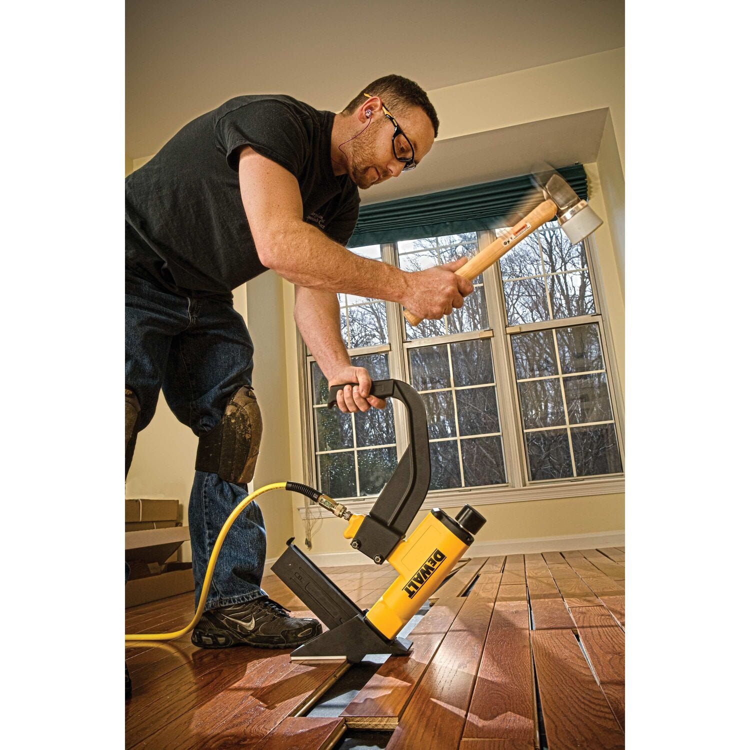 DeWalt DWMIIIFS 15.5 Gauge Mallet Actuated Flooring Stapler