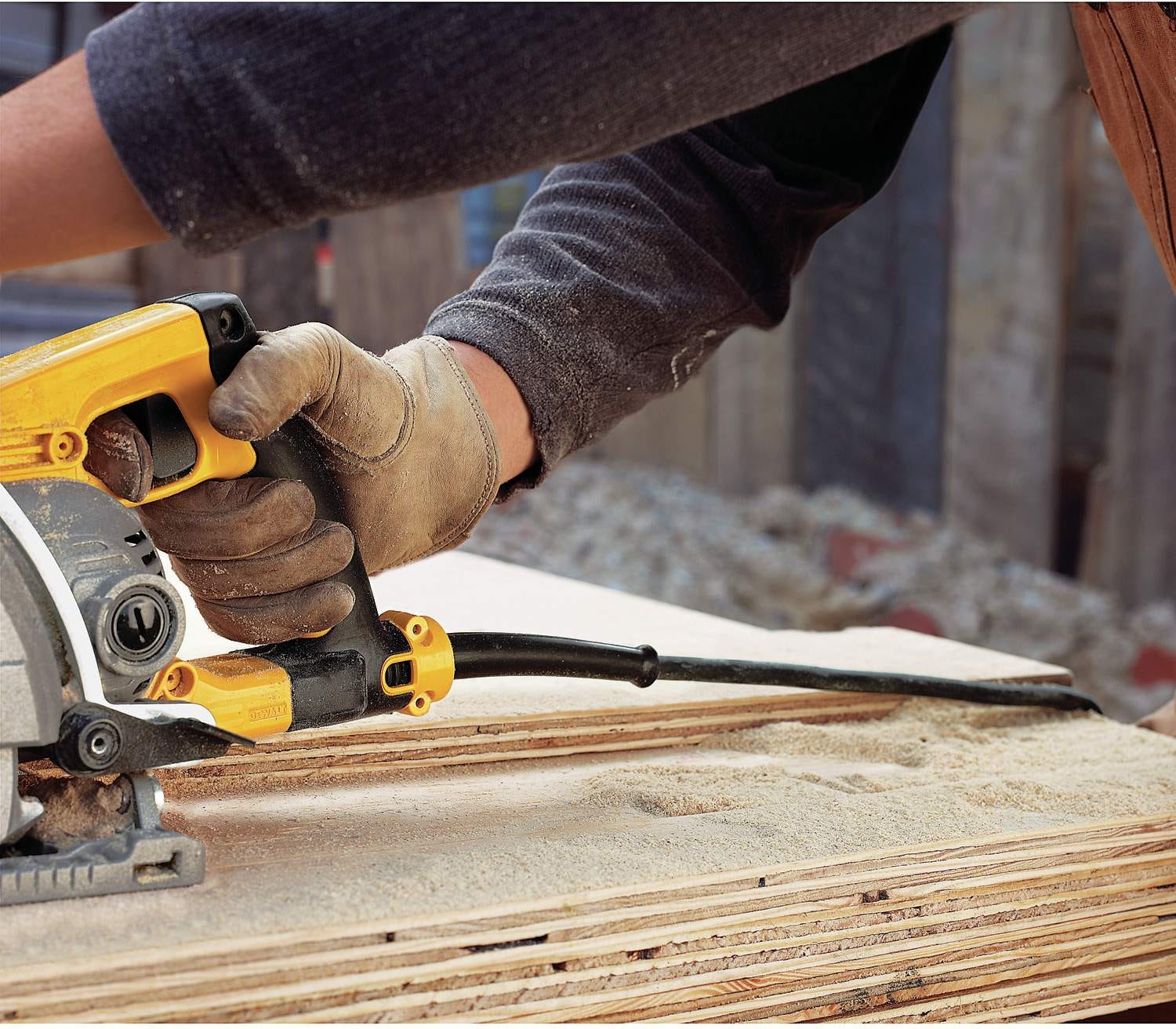 DeWalt DWS535B 7-1/4" Worm Drive Circular Saw w/ Electric Brake
