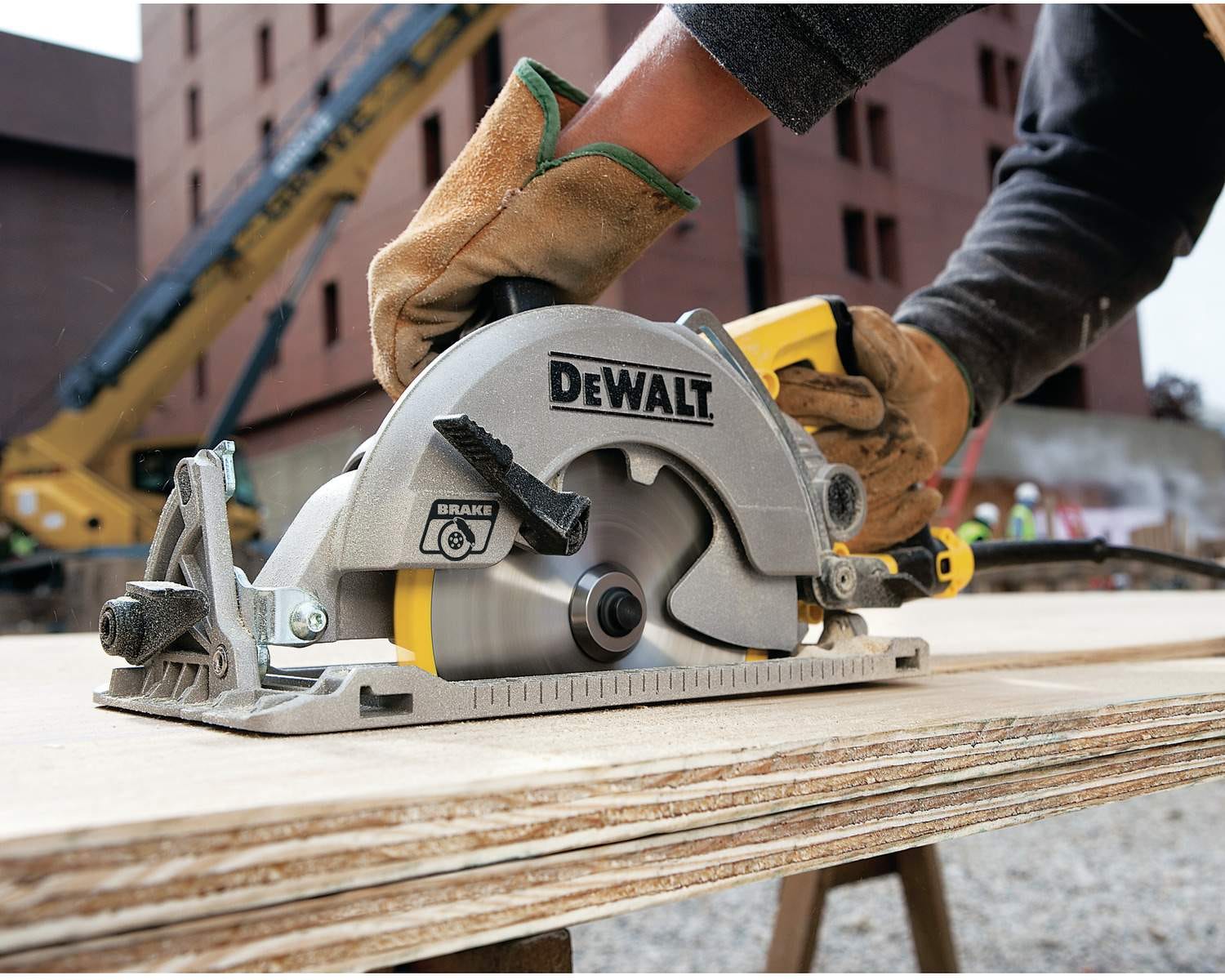 DeWalt DWS535B 7-1/4" Worm Drive Circular Saw w/ Electric Brake